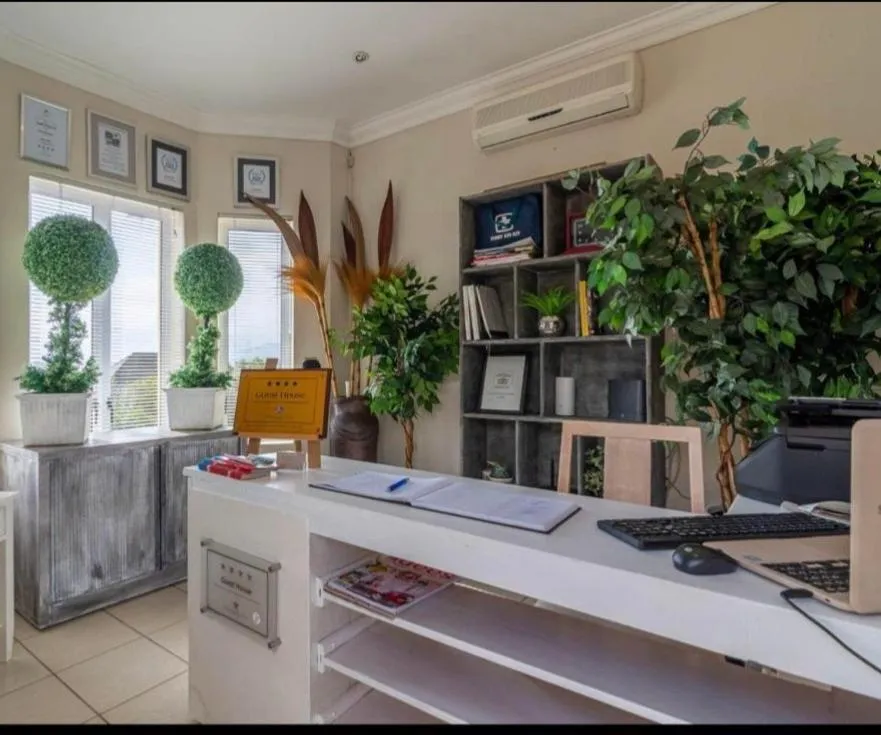 Gordon's Beach Lodge