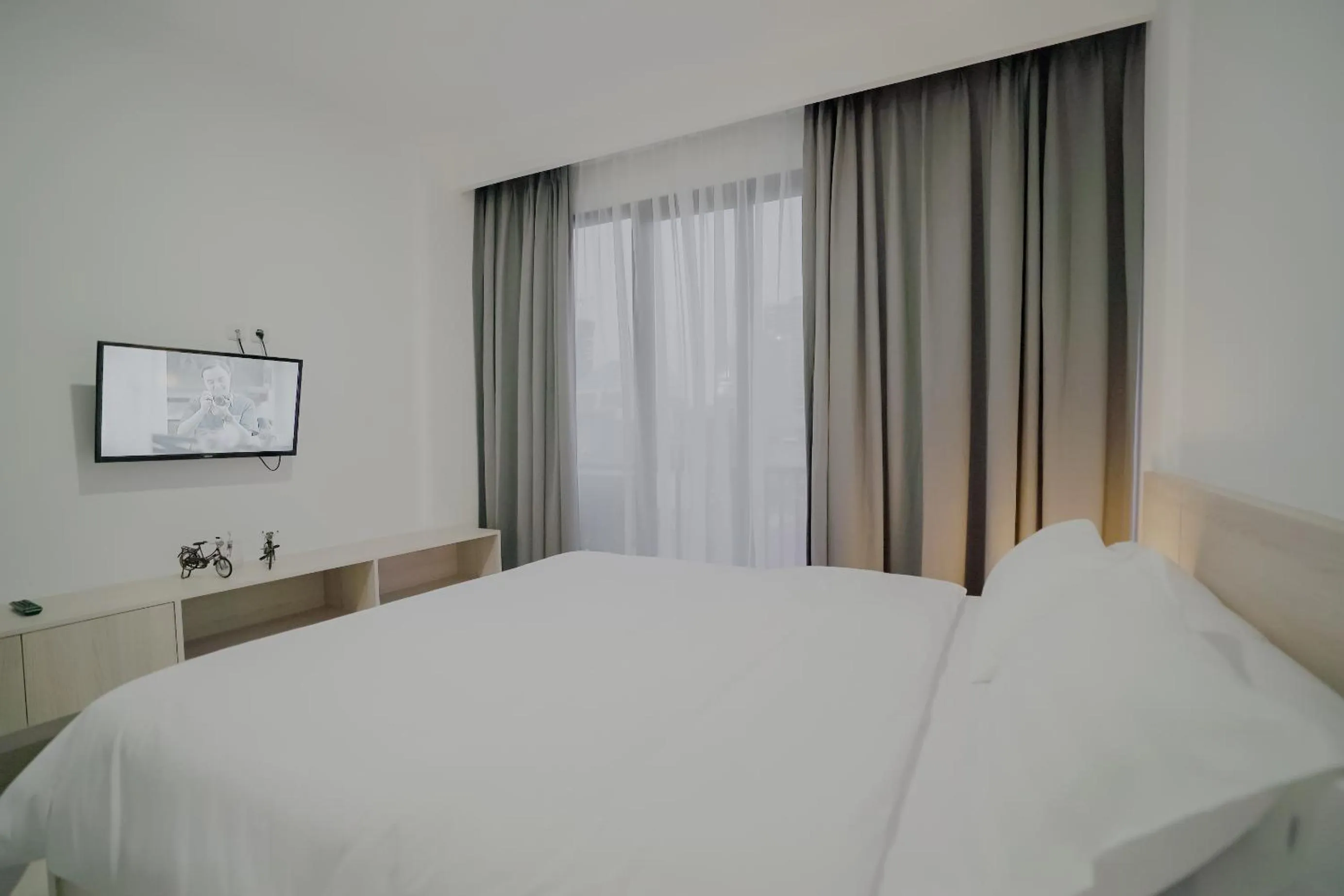 Photo of the whole room, Bed in Mendjangan Mansion