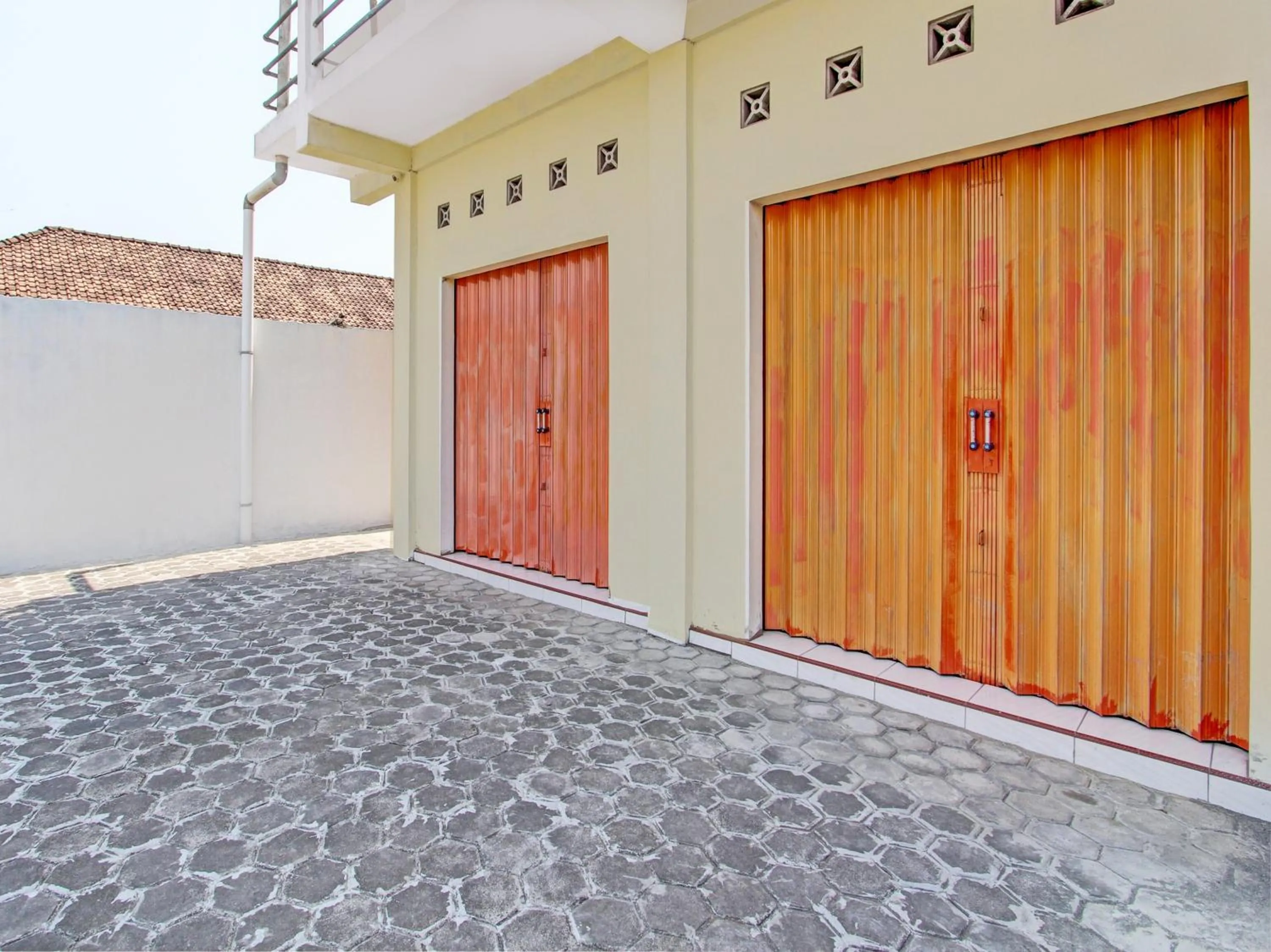 Facade/entrance in SPOT ON 93020 Rumah Singgah Ganjuran