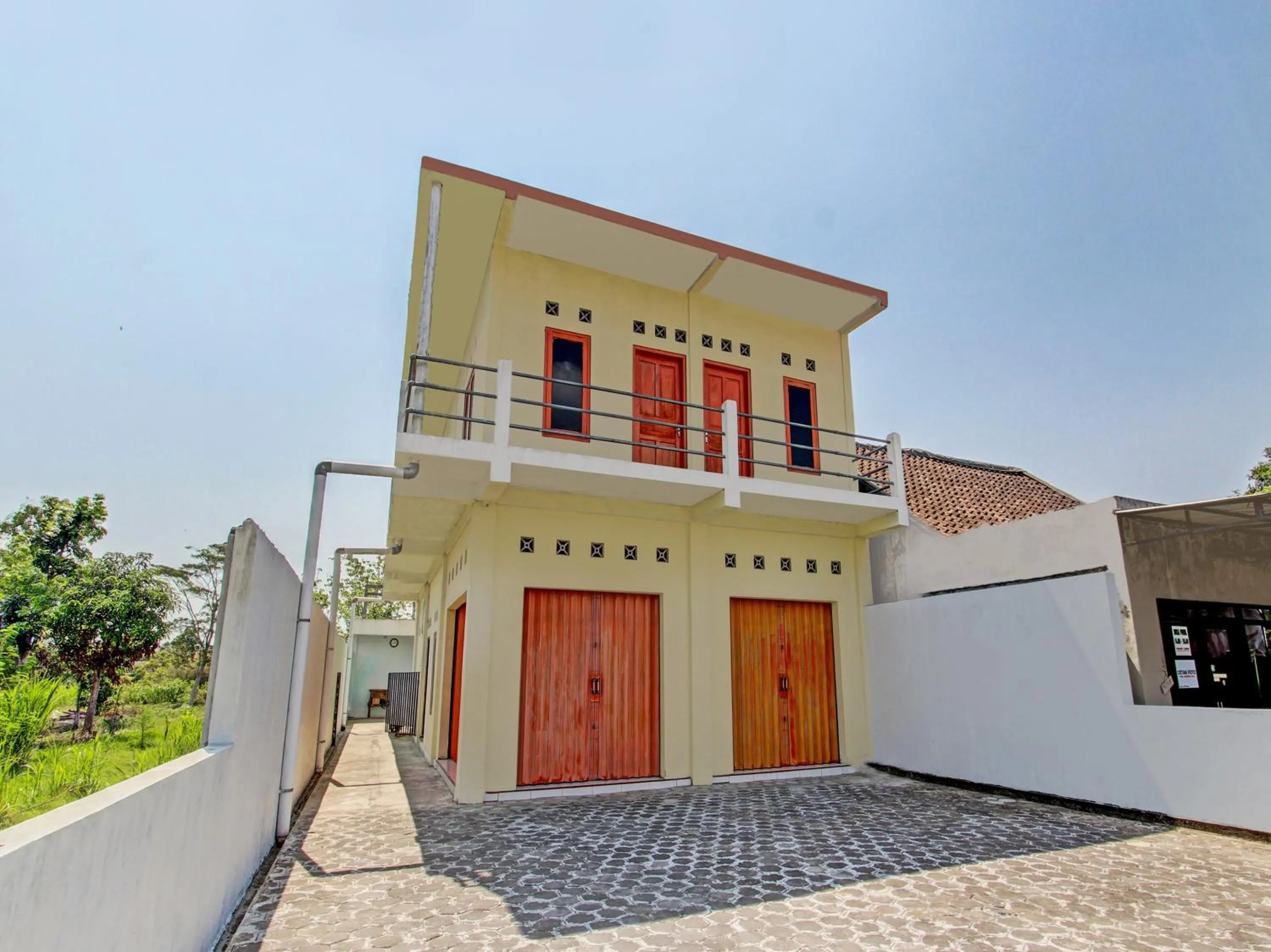 Facade/entrance in SPOT ON 93020 Rumah Singgah Ganjuran