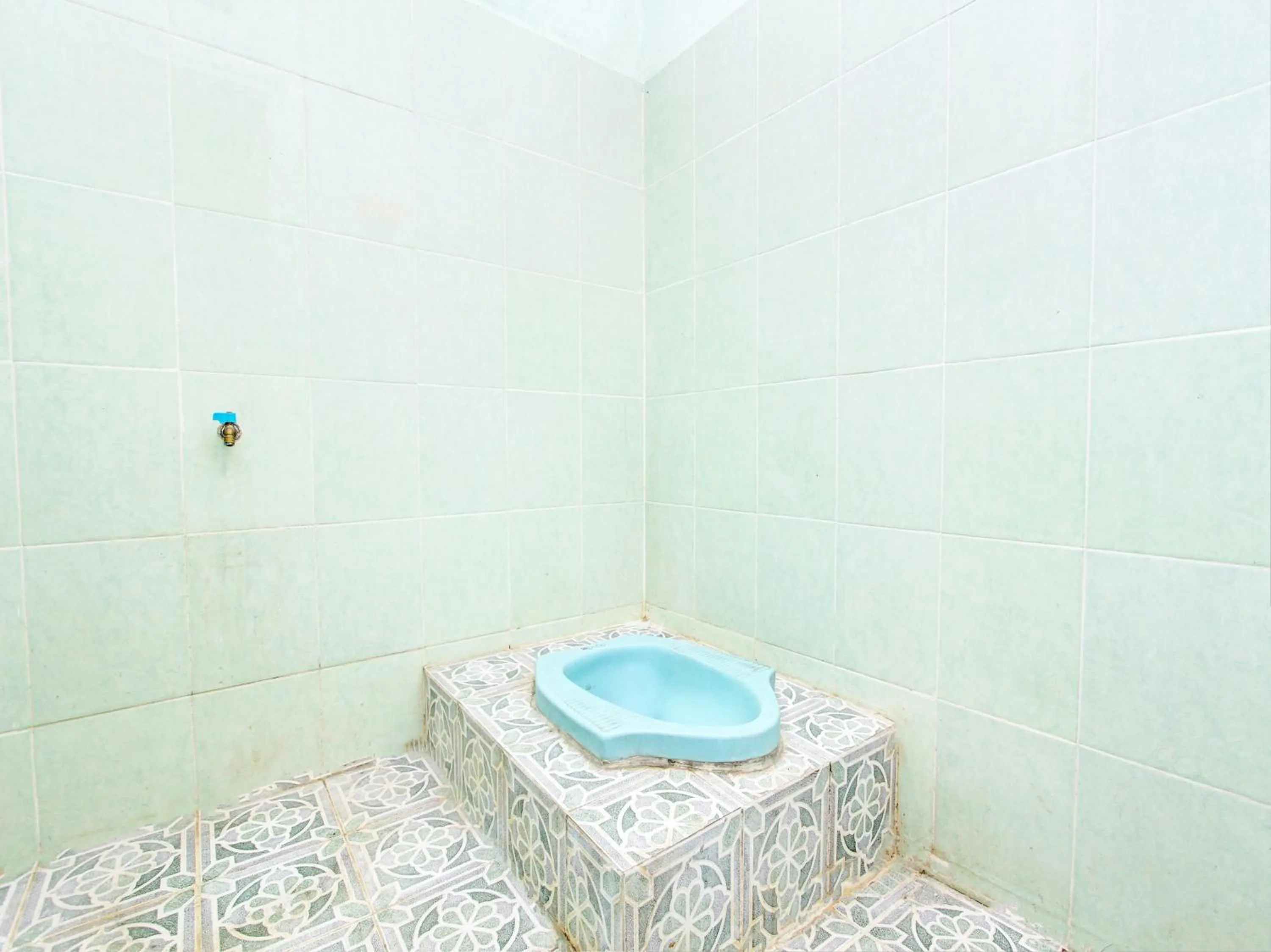 Bathroom in SPOT ON 93020 Rumah Singgah Ganjuran