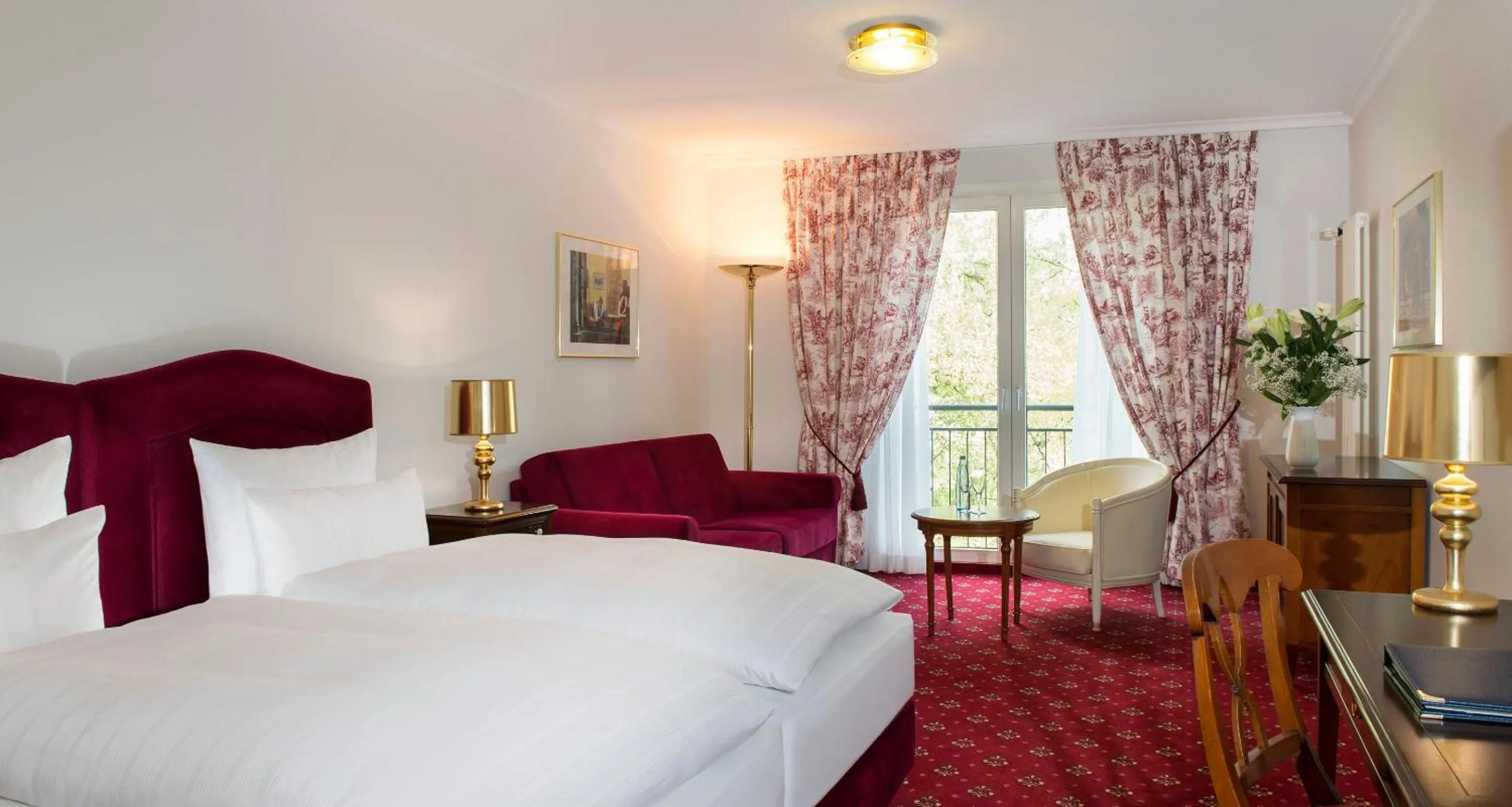 Photo of the whole room, Bed in Victor's Residenz-Hotel Saarbrücken