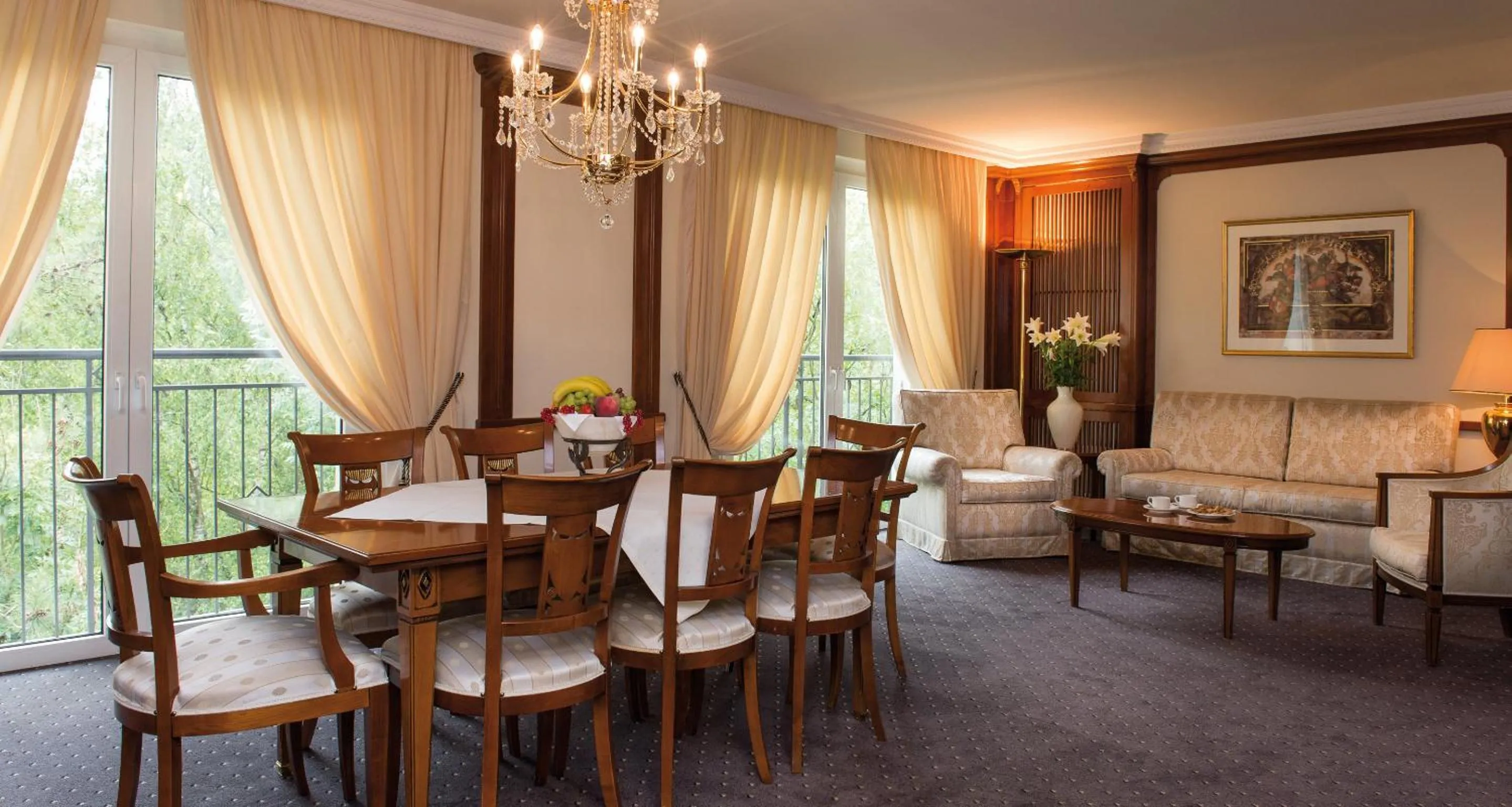 Living room in Victor's Residenz-Hotel Saarbrücken