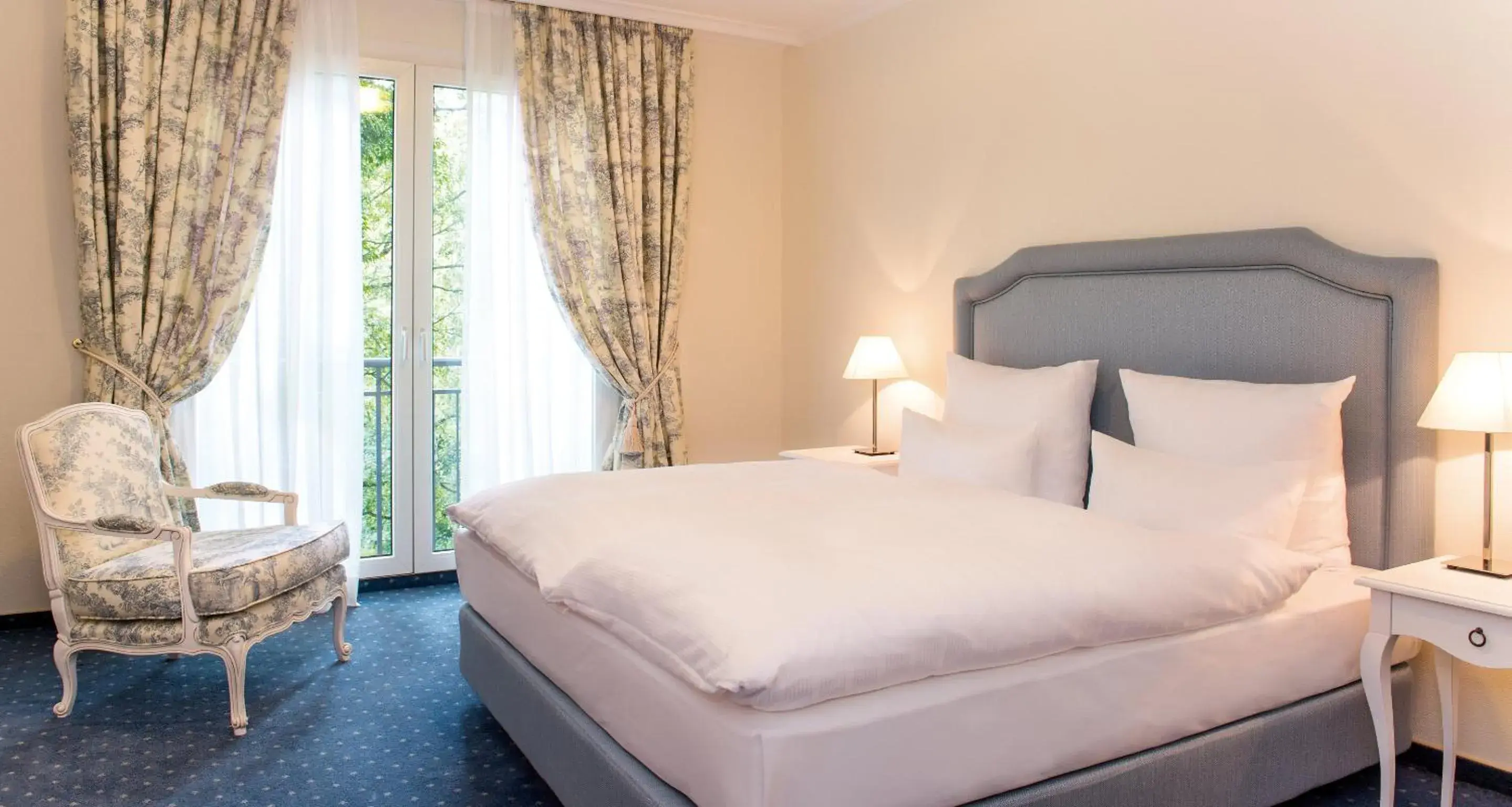 Superior Double Room in Victor's Residenz-Hotel Saarbrücken Superior Double Room in Victor's Residenz-Hotel Saarbrücken