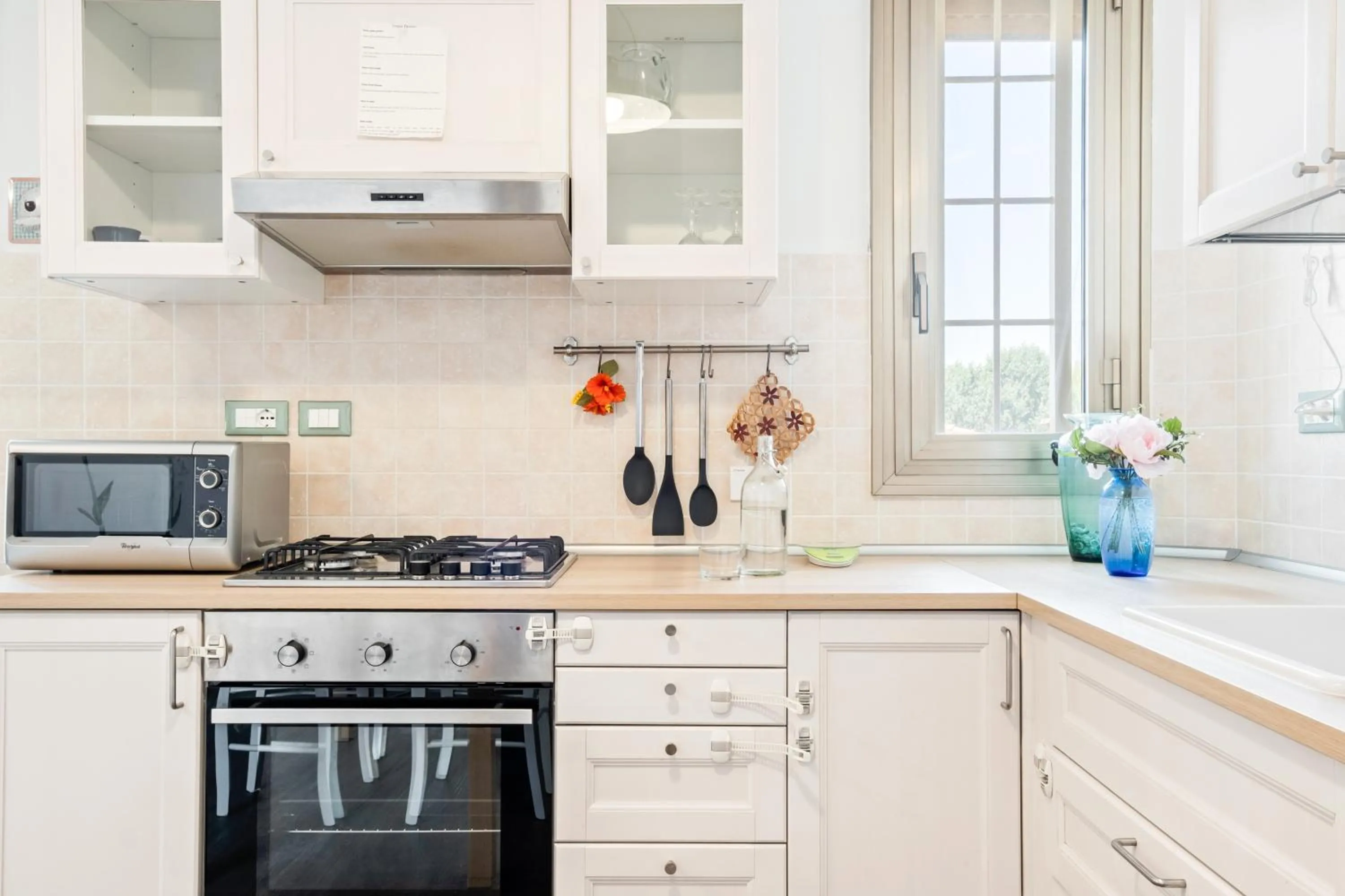 Kitchen or kitchenette in GuestHost - Bolognina Cozy Apartment