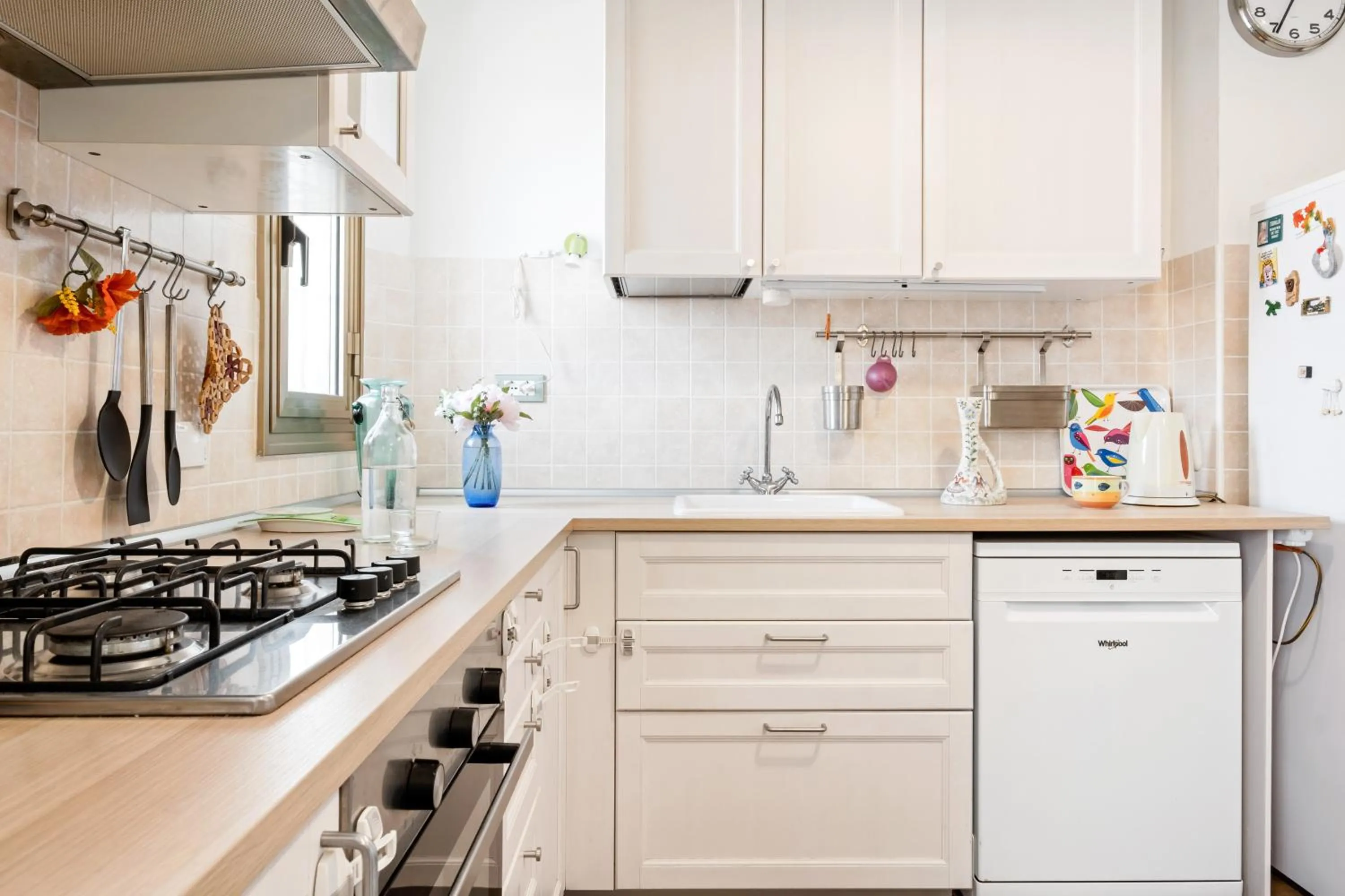 Kitchen or kitchenette in GuestHost - Bolognina Cozy Apartment