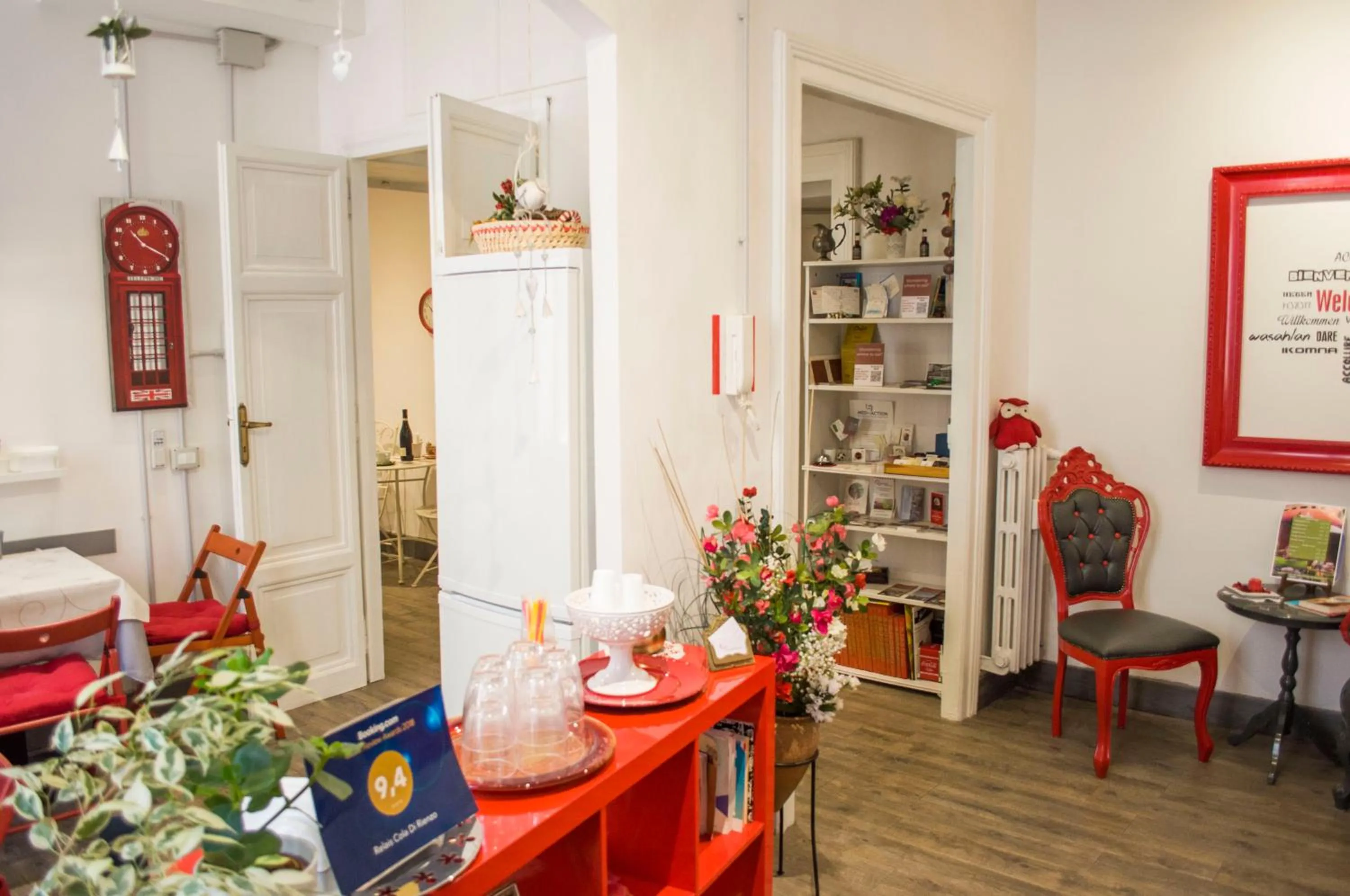 Communal lounge/ TV room in Relais Cola Di Rienzo