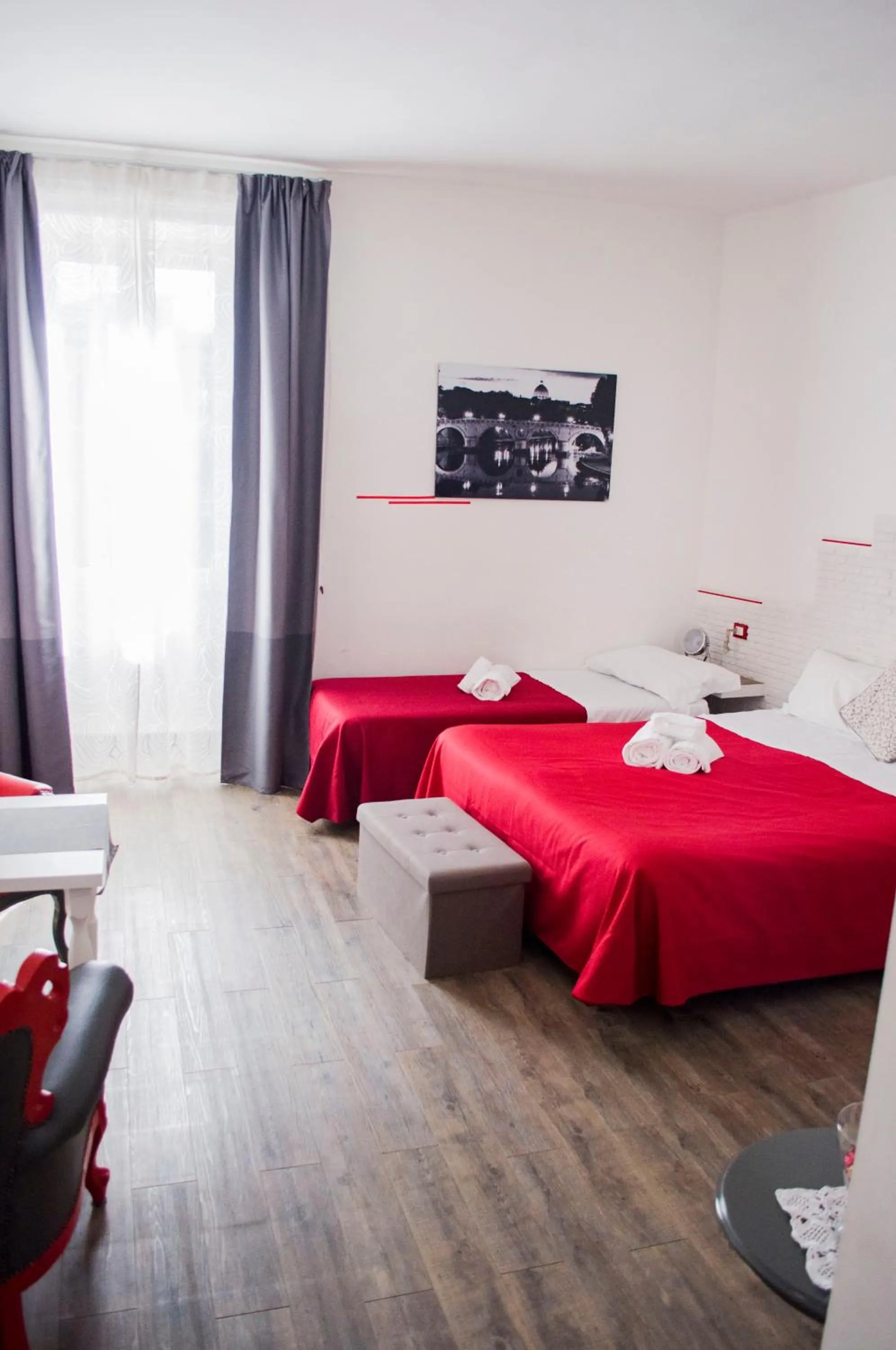 Photo of the whole room, Bed in Relais Cola Di Rienzo