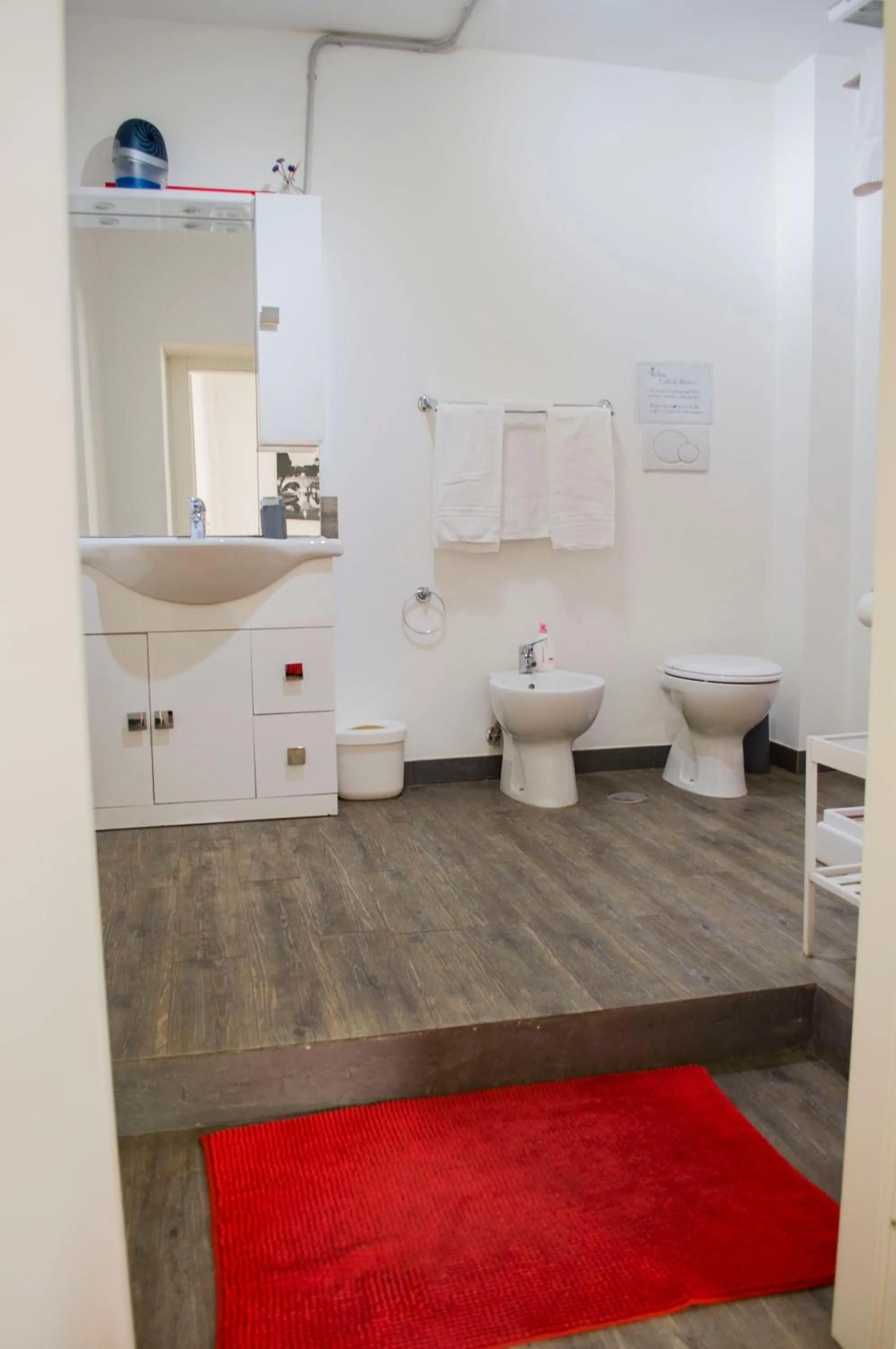 Toilet in Relais Cola Di Rienzo