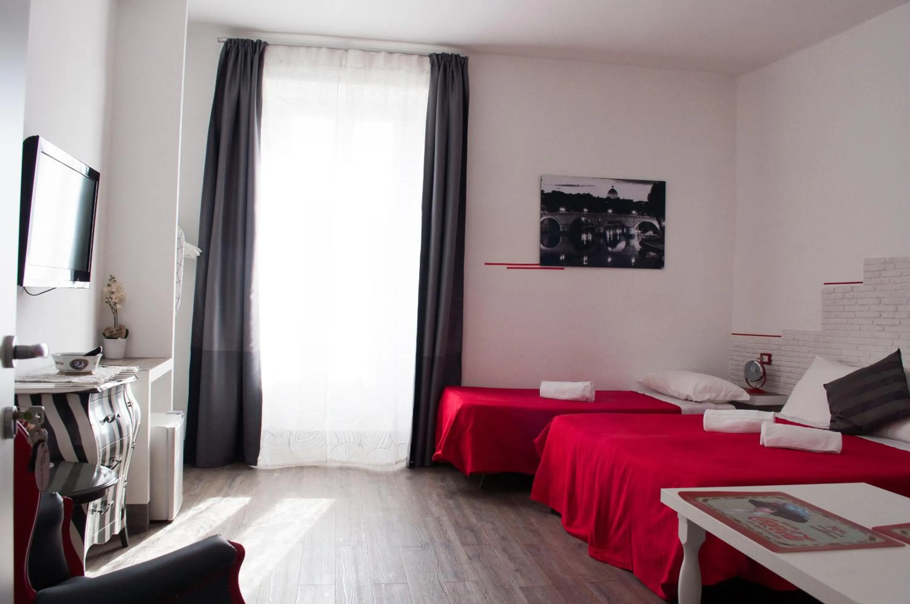 Photo of the whole room, Bed in Relais Cola Di Rienzo