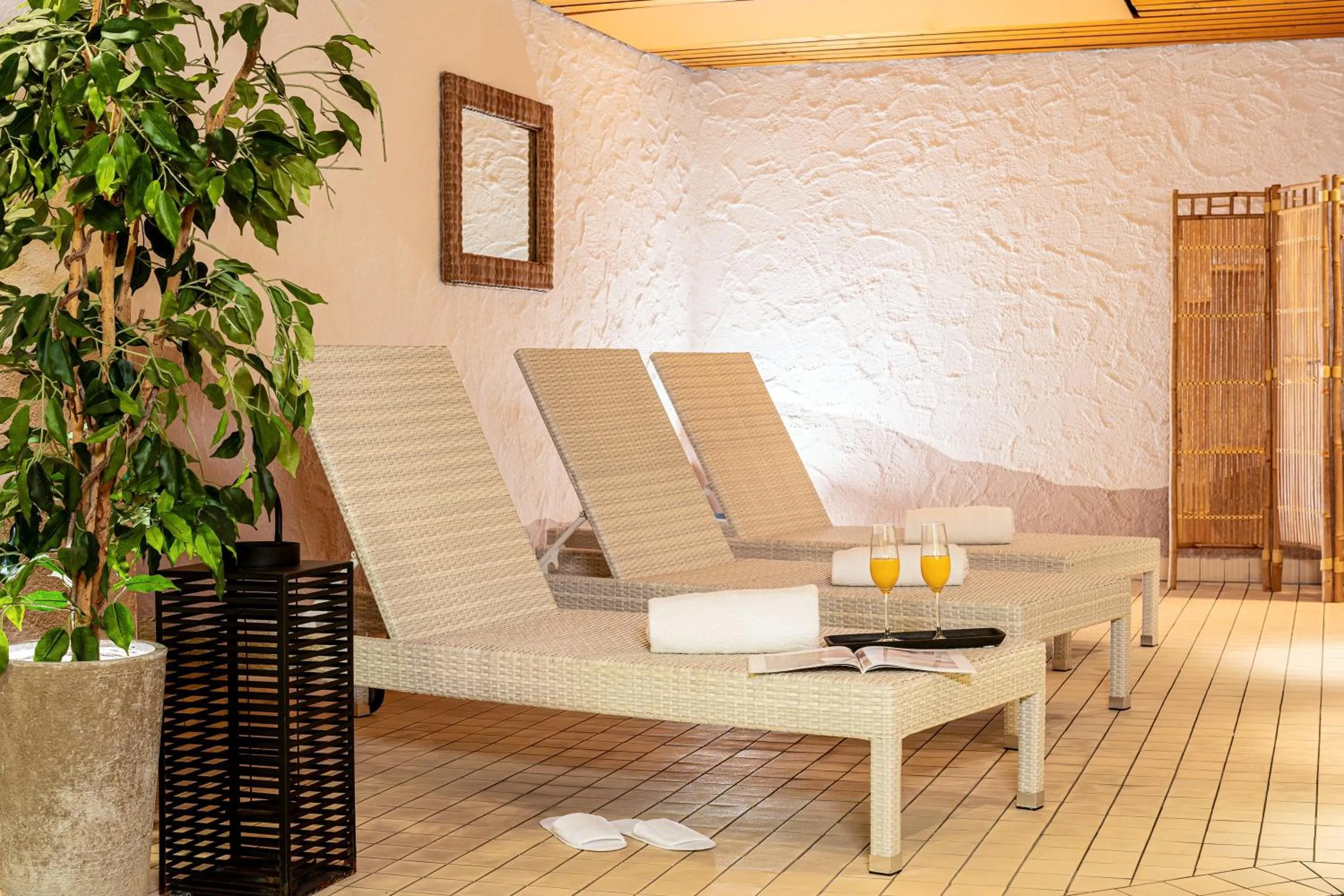 Swimming pool in Best Western Victor's Residenz-Hotel Rodenhof