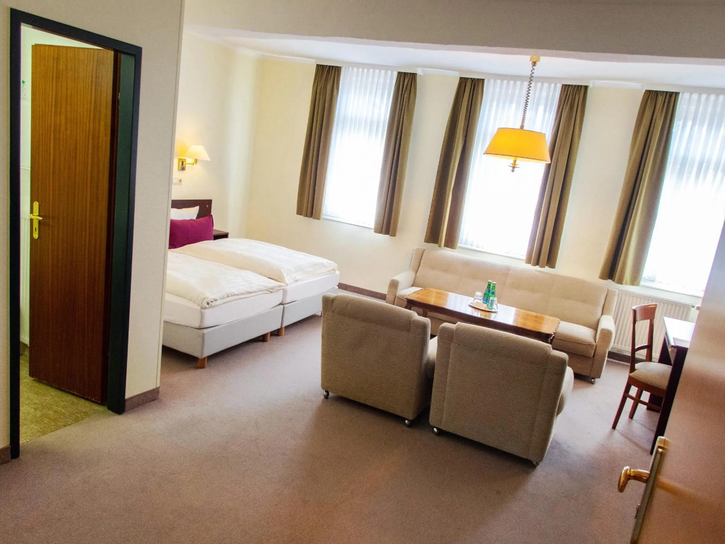 Photo of the whole room, Bed in Hotel Bürgerhof Wetzlar