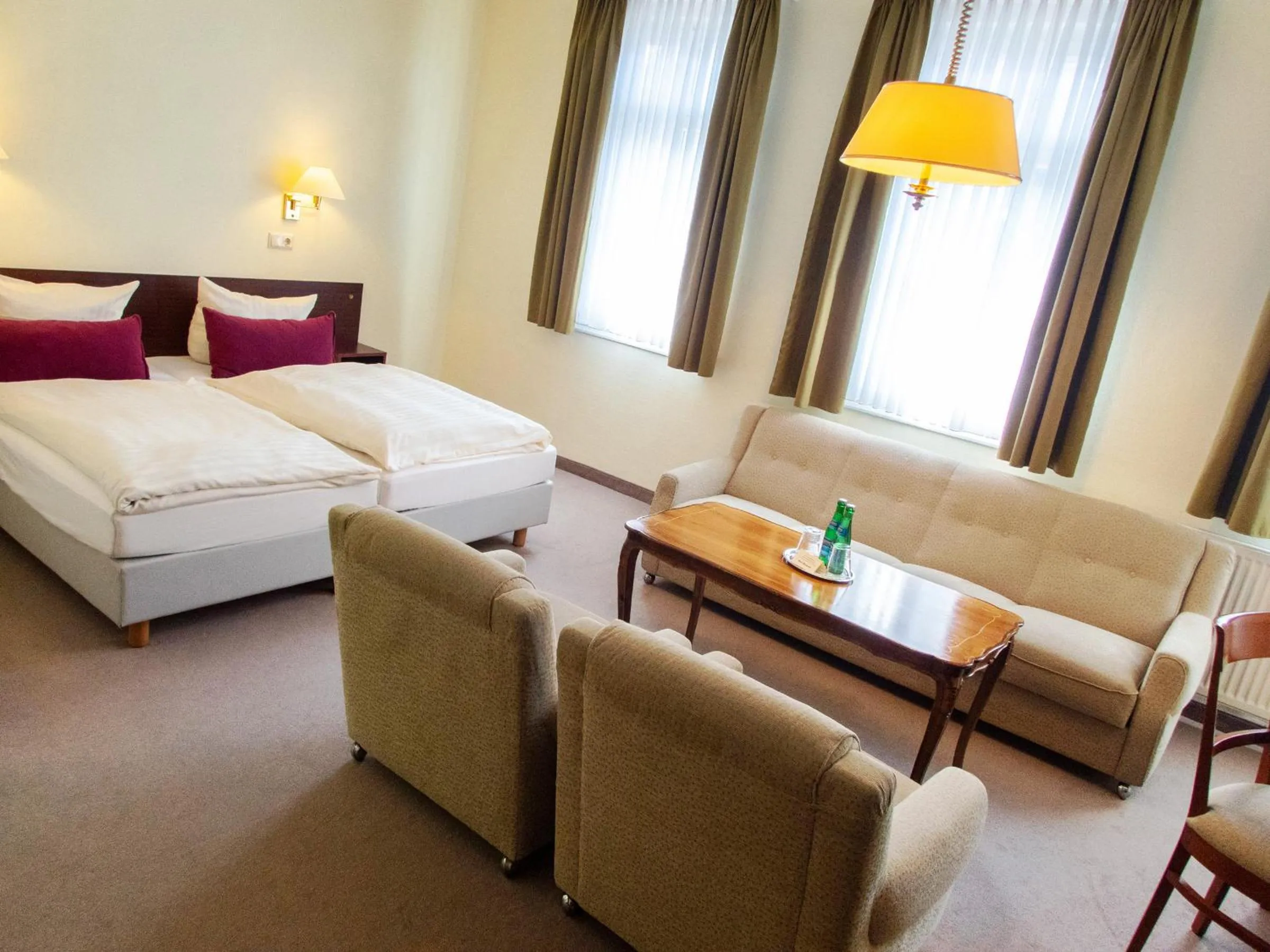 Photo of the whole room, Bed in Hotel Bürgerhof Wetzlar