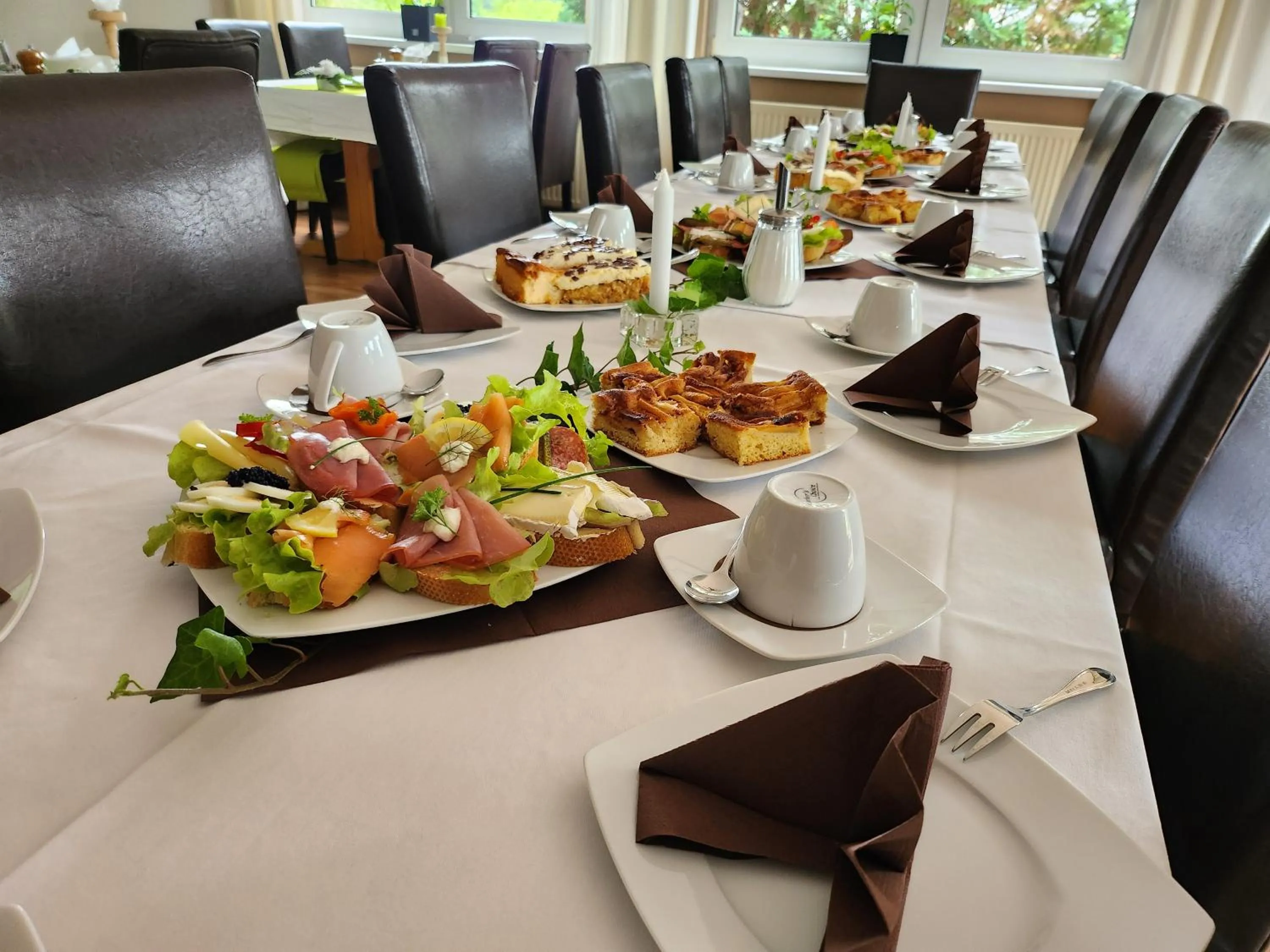 Restaurant/places to eat in Hotel Zur Fichtenbreite -Garni-