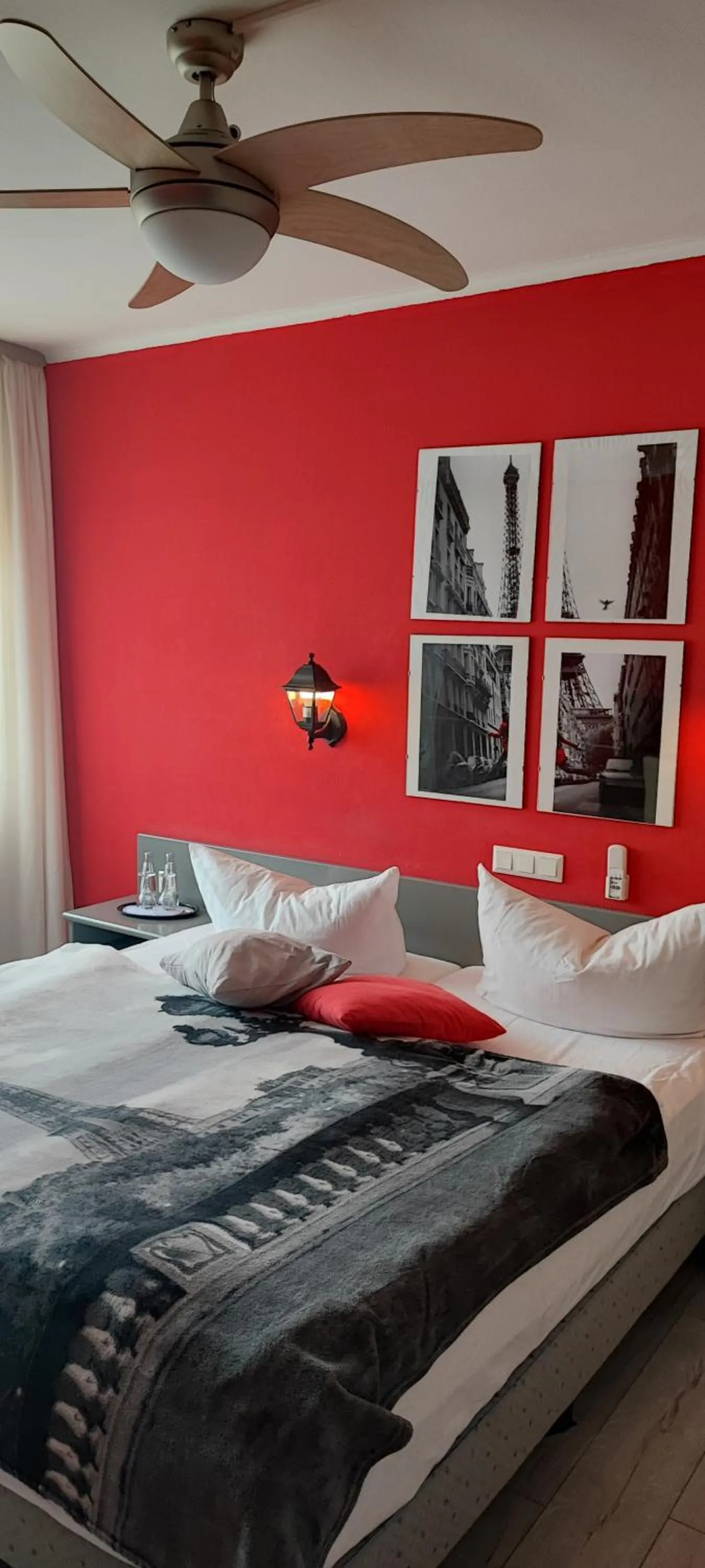 Photo of the whole room, Bed in Hotel Zur Fichtenbreite -Garni-