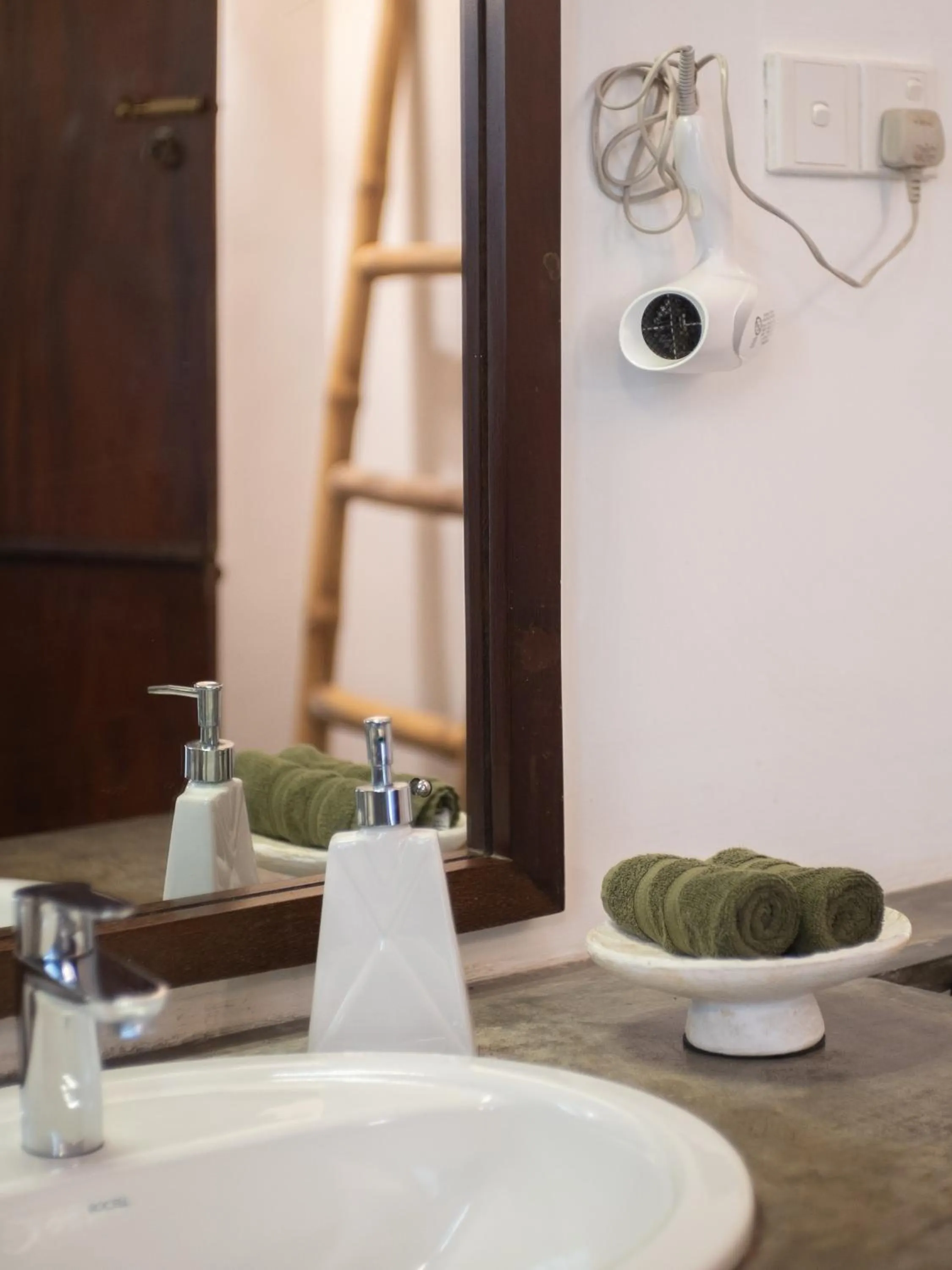 Dunes Unawatuna Hotel