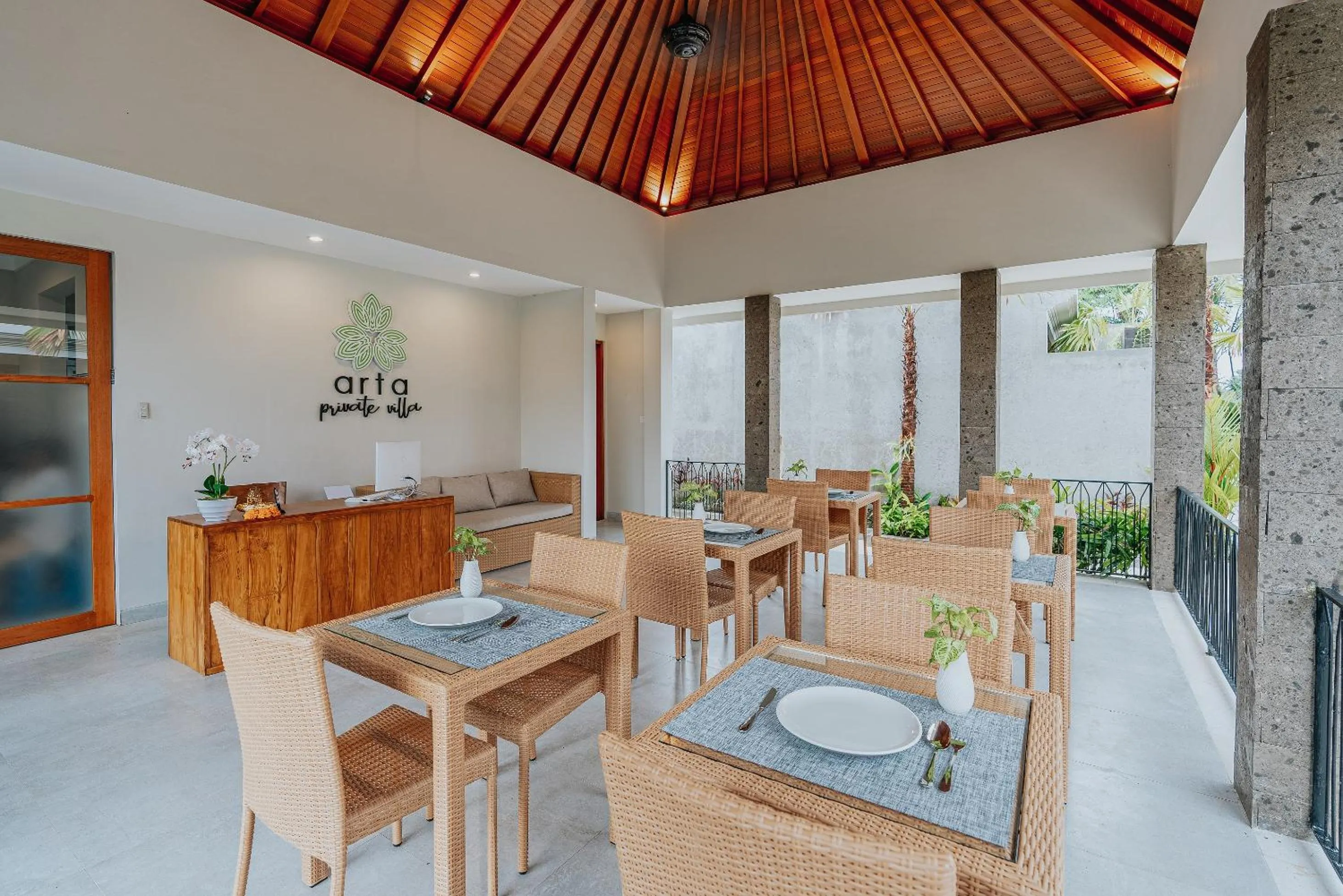 Restaurant/places to eat in Arta Private Villa