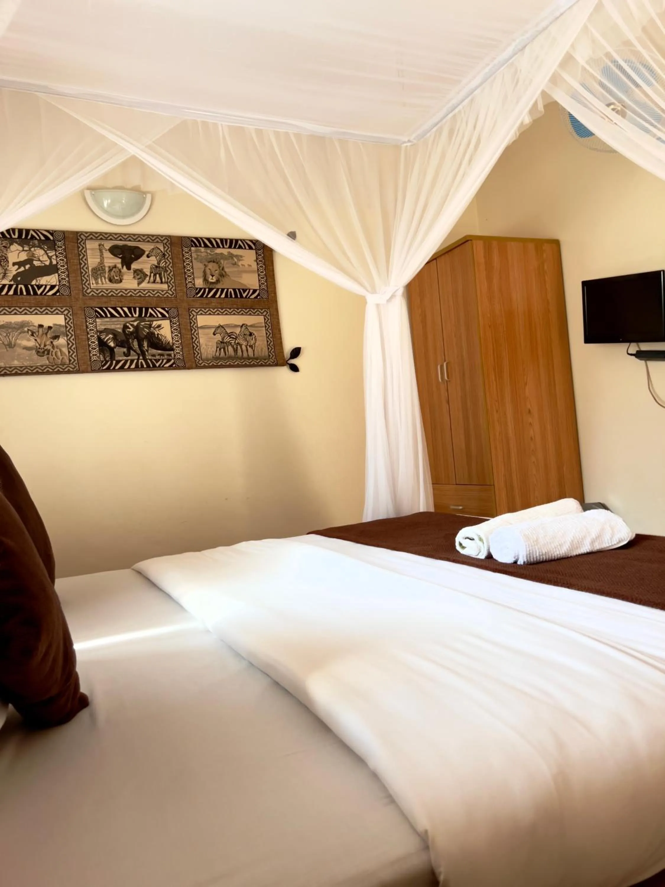 Photo of the whole room, Bed in Sunset Hotel Entebbe