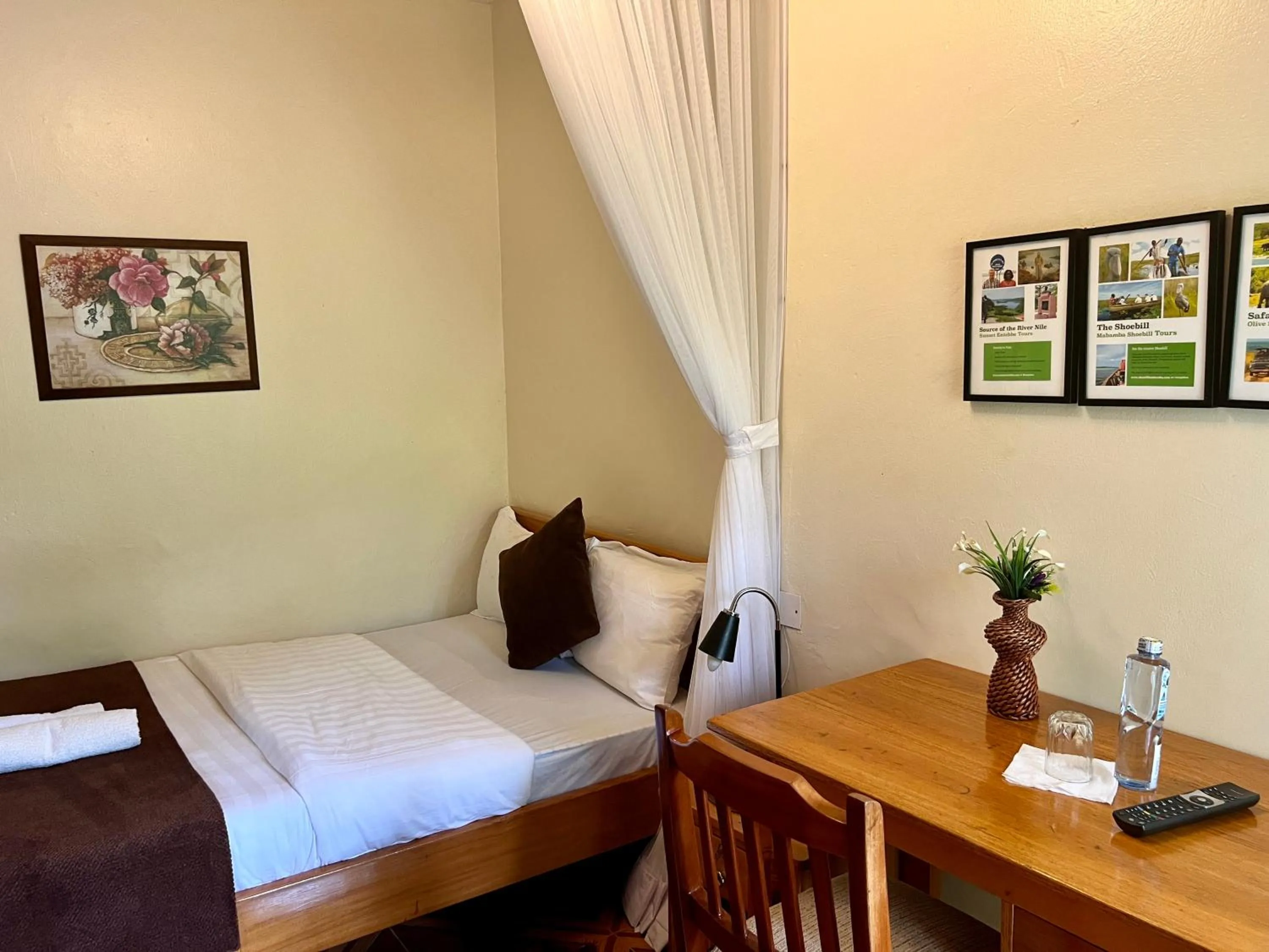 Bedroom, Bed in Sunset Hotel Entebbe