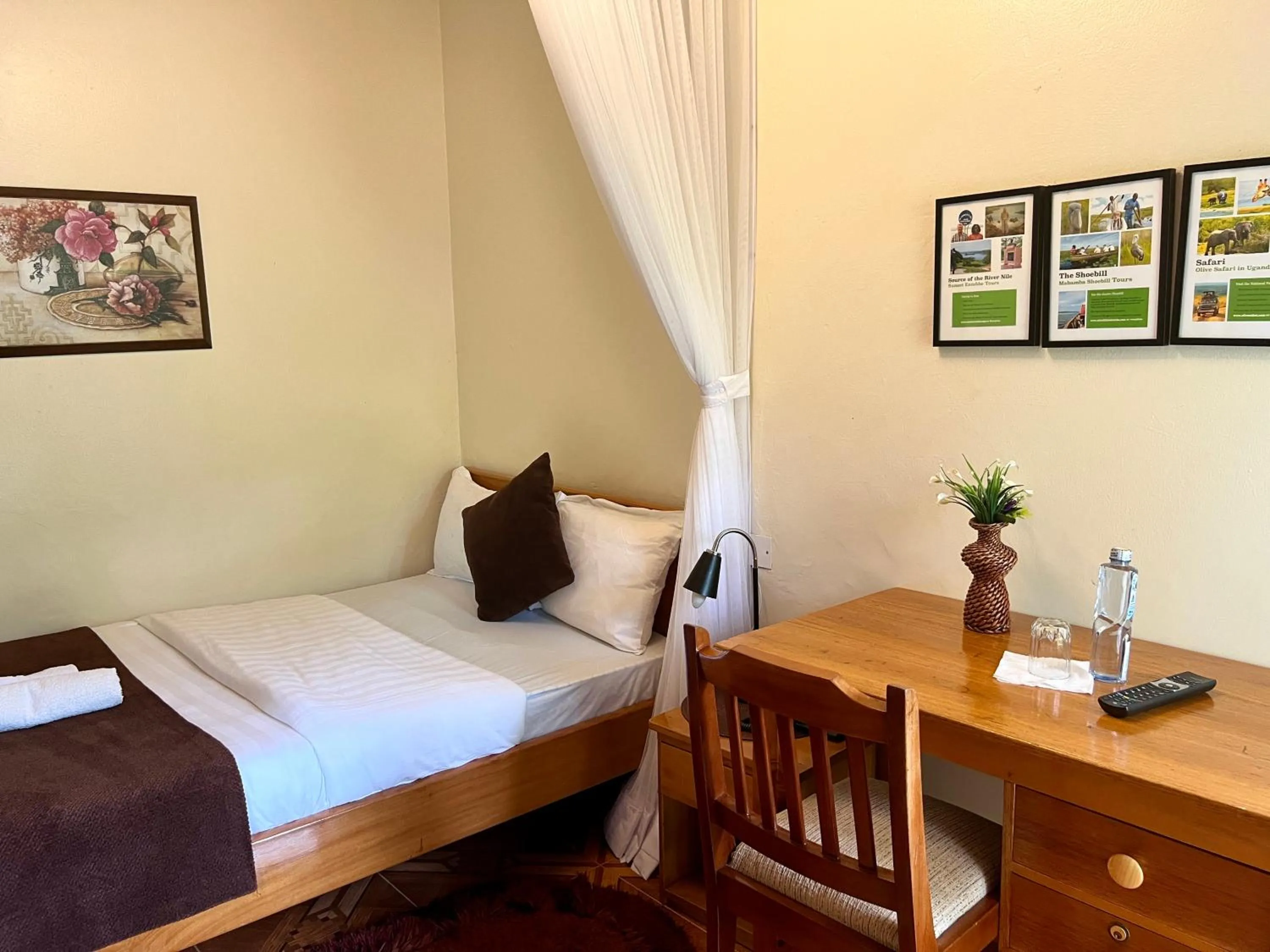 Bedroom, Bed in Sunset Hotel Entebbe