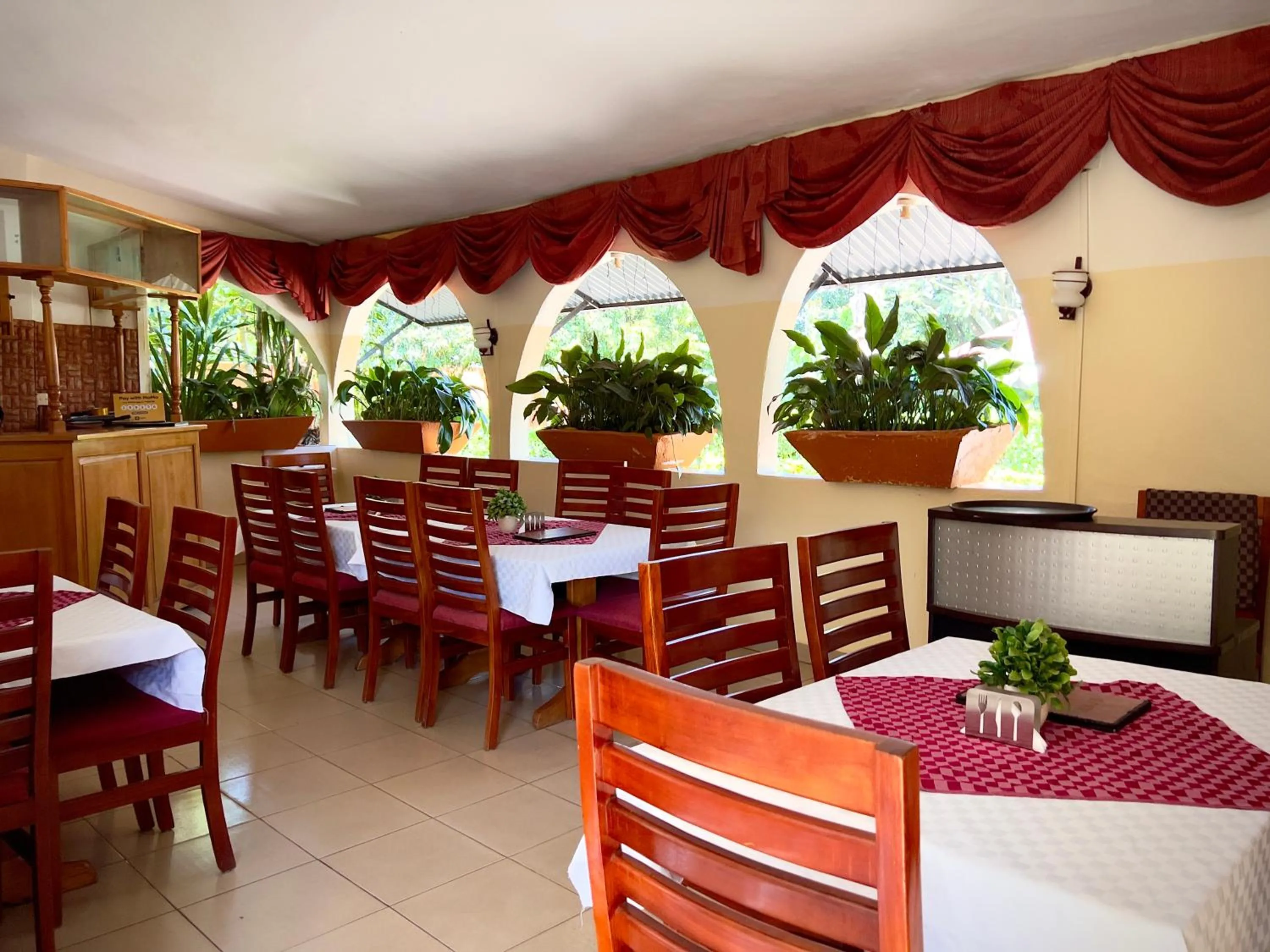 Restaurant/places to eat in Sunset Hotel Entebbe