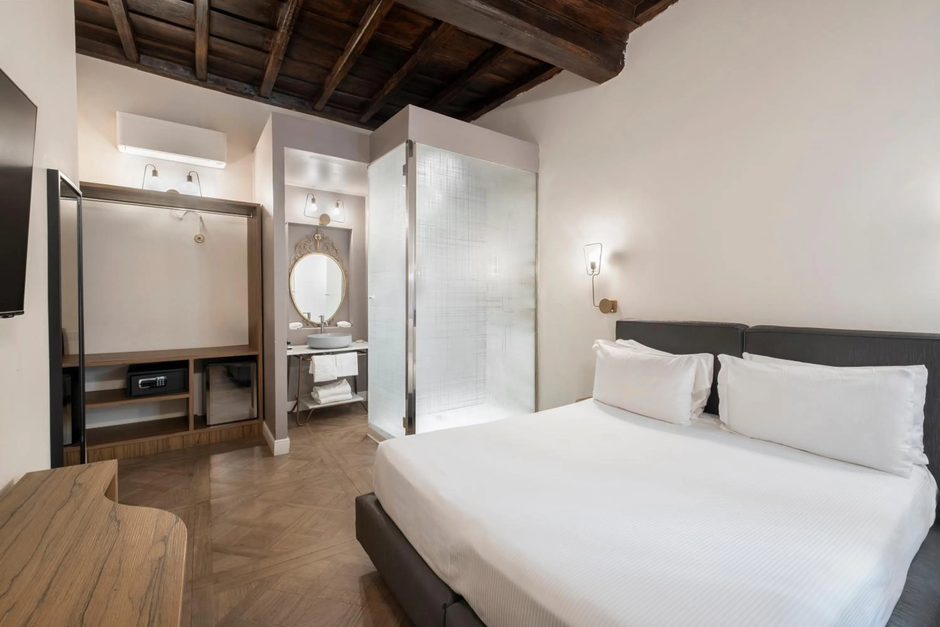 Bedroom, Bed in 19 Steps Trevi
