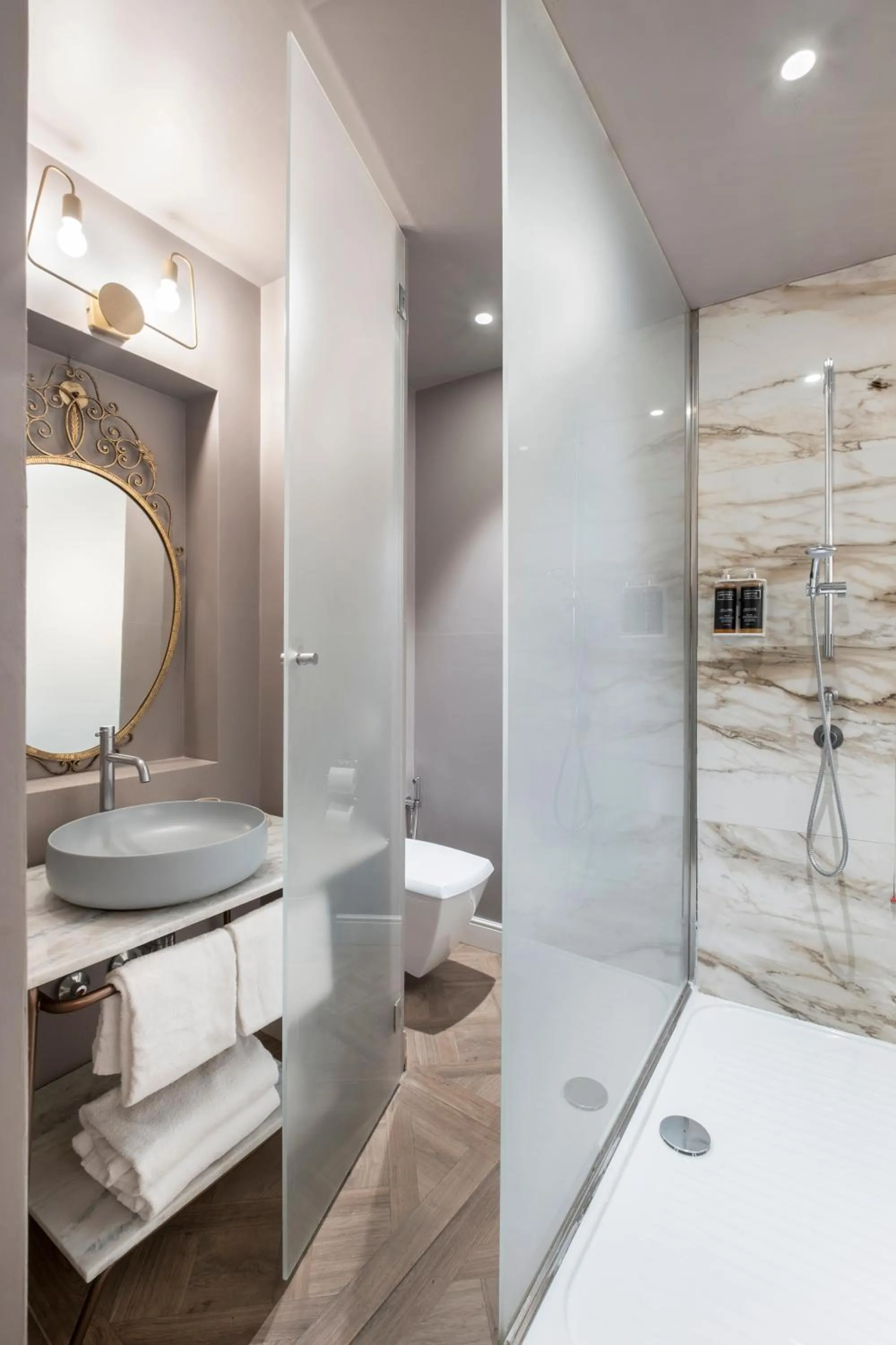 Bathroom in 19 Steps Trevi