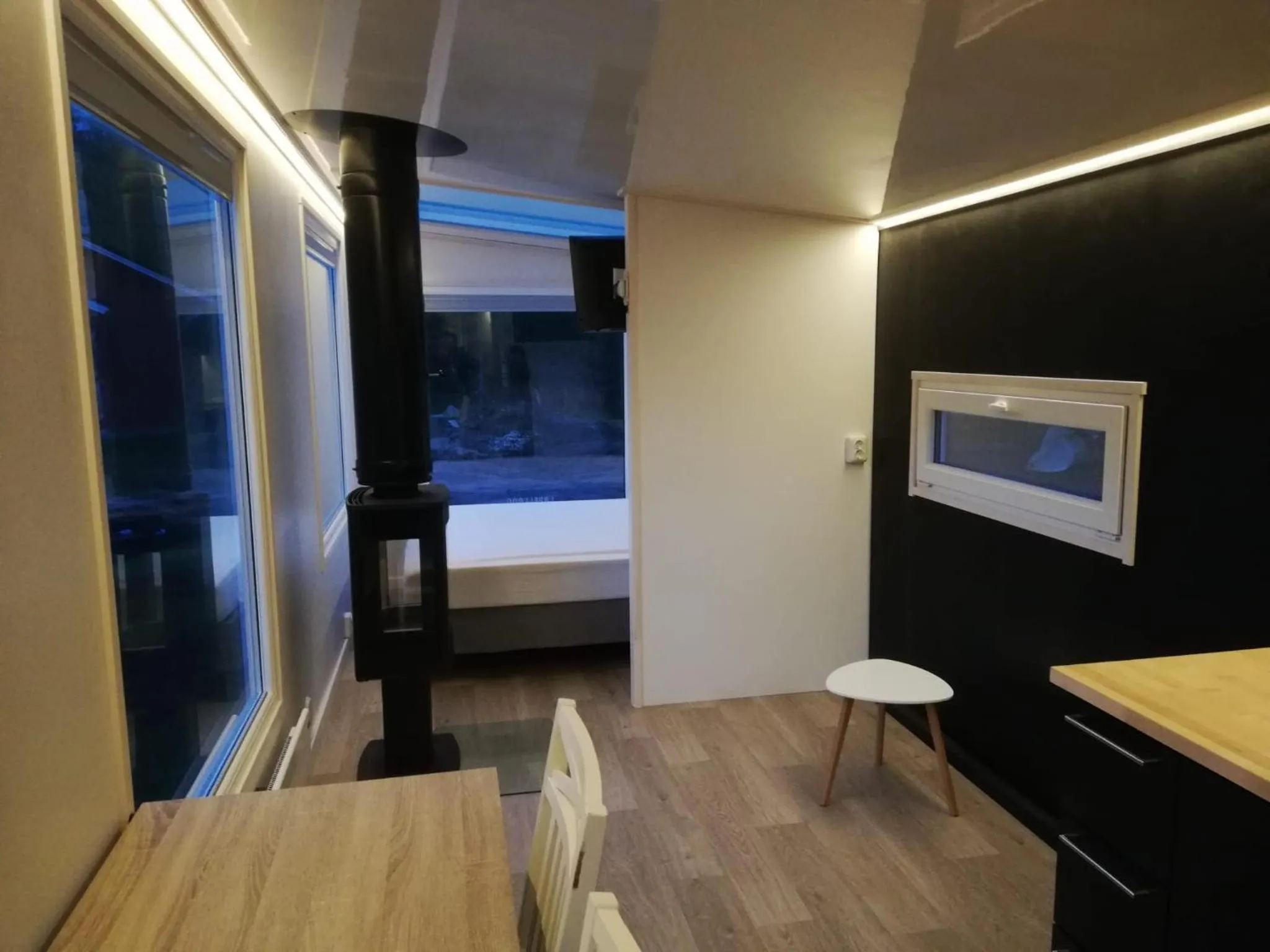 Bed in Old Pine Husky Lodge