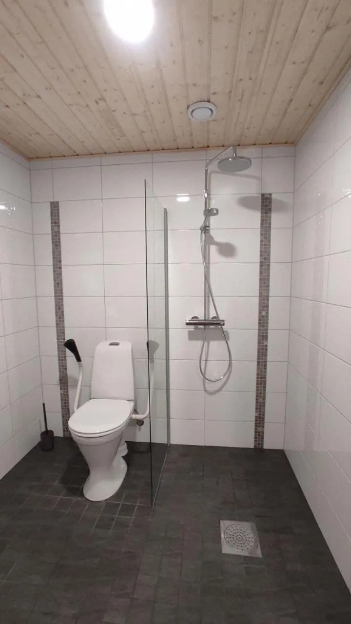 Old Pine Husky Lodge