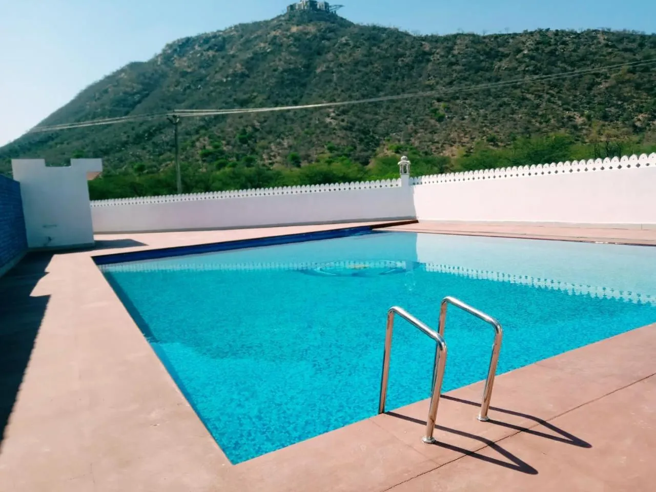 Swimming pool in Siddarth Resort - Mountain View with Pool