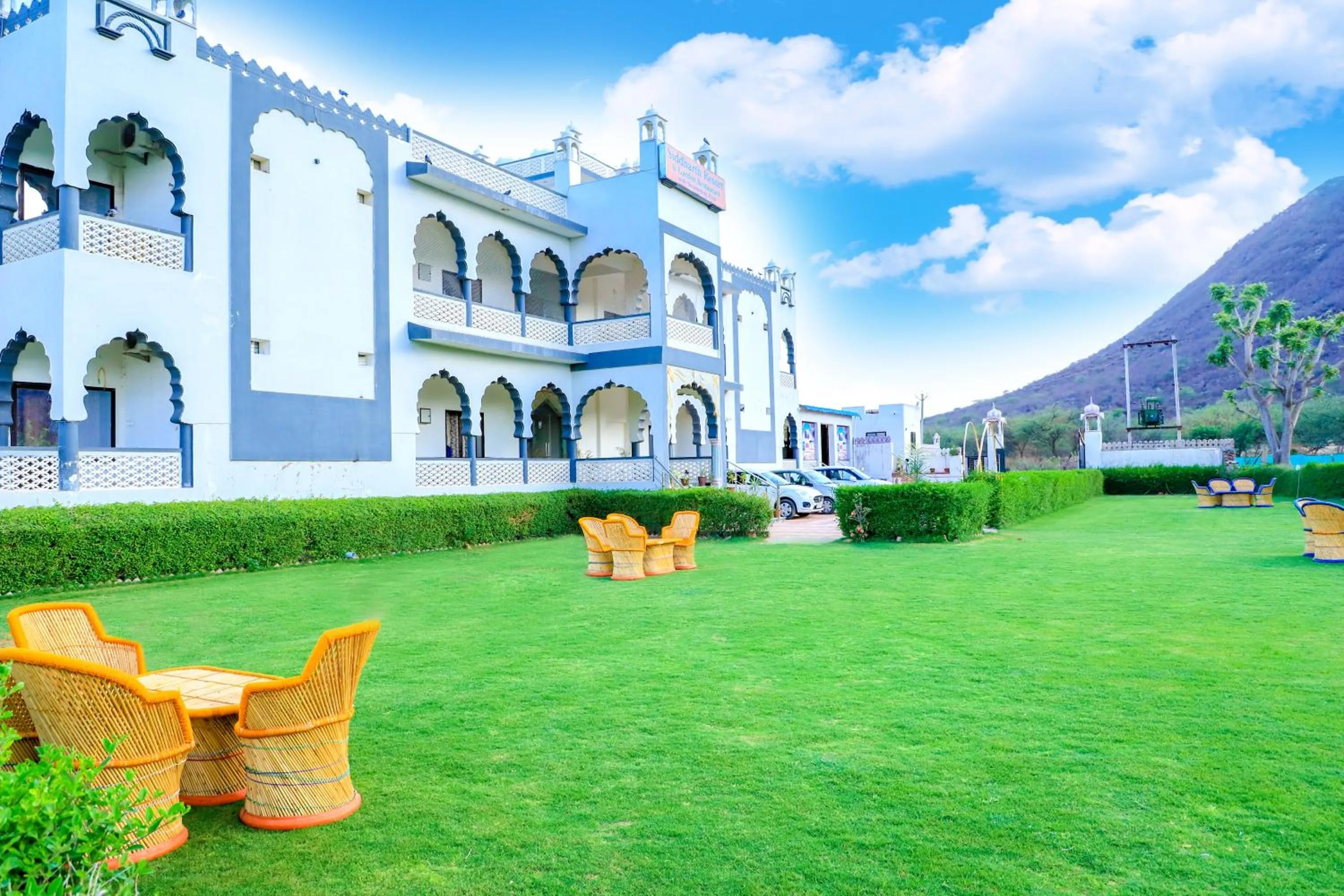 Siddarth Resort - Mountain View with Pool