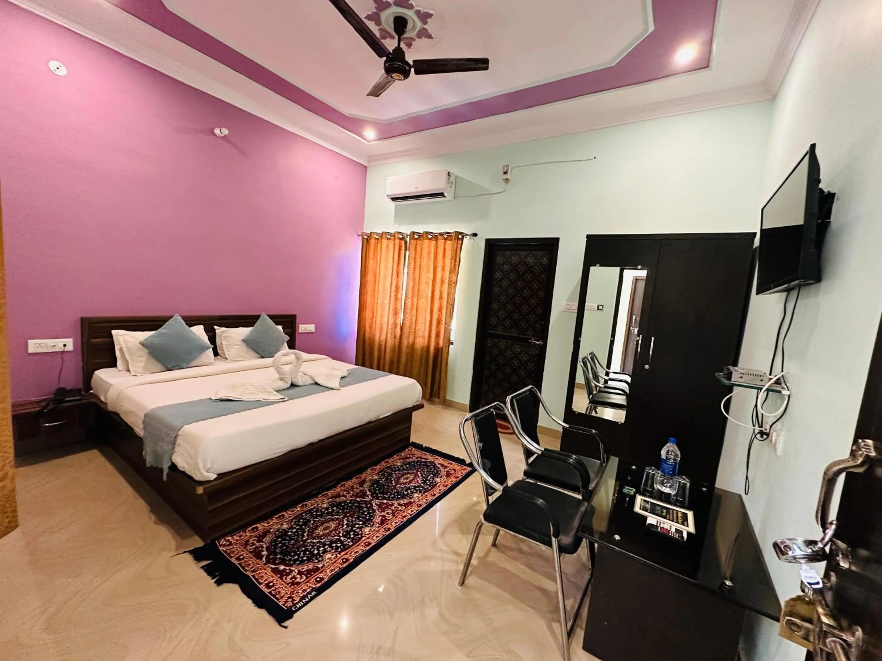 Siddarth Resort - Mountain View with Pool