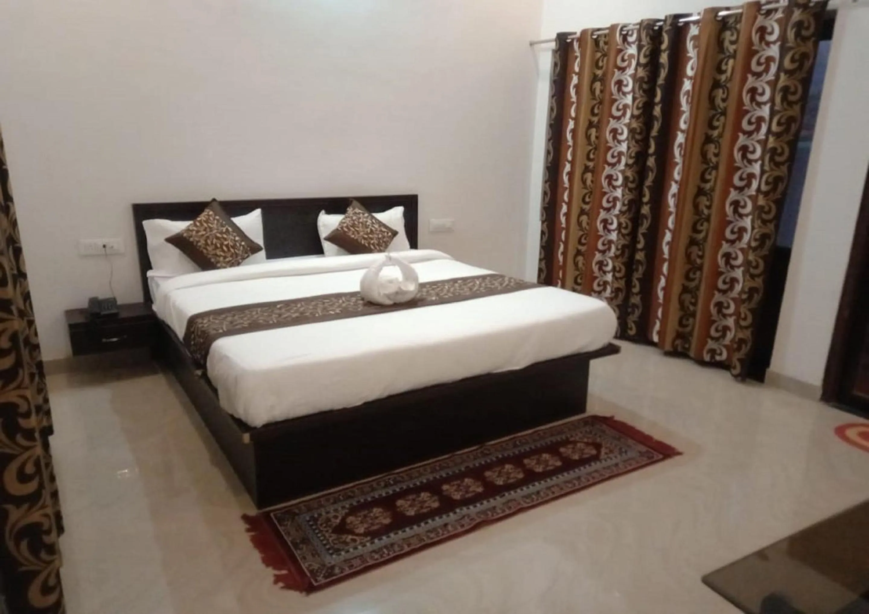 Bed in Siddarth Resort - Mountain View with Pool