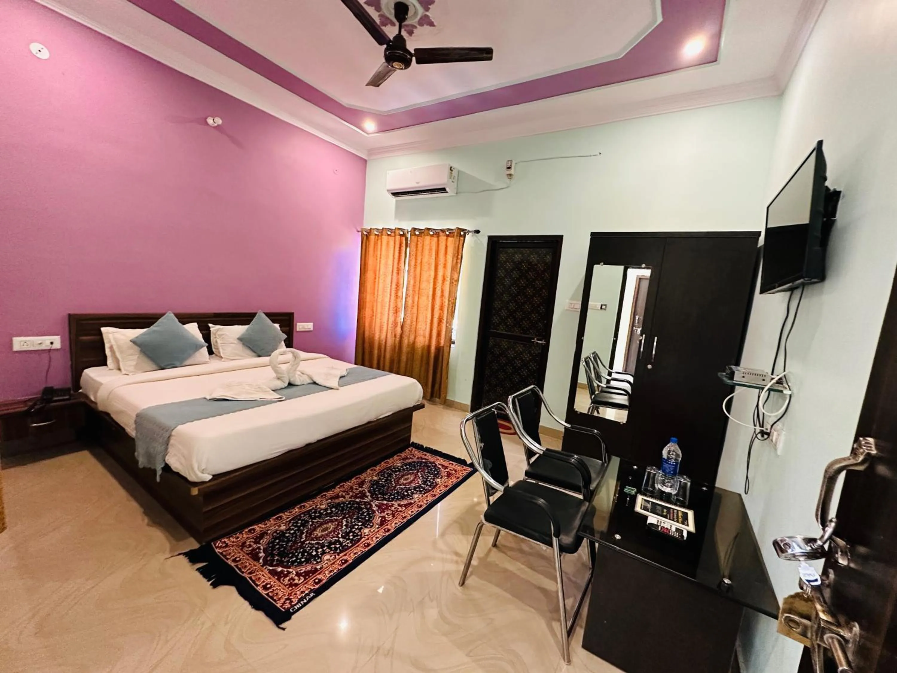 Siddarth Resort - Mountain View with Pool