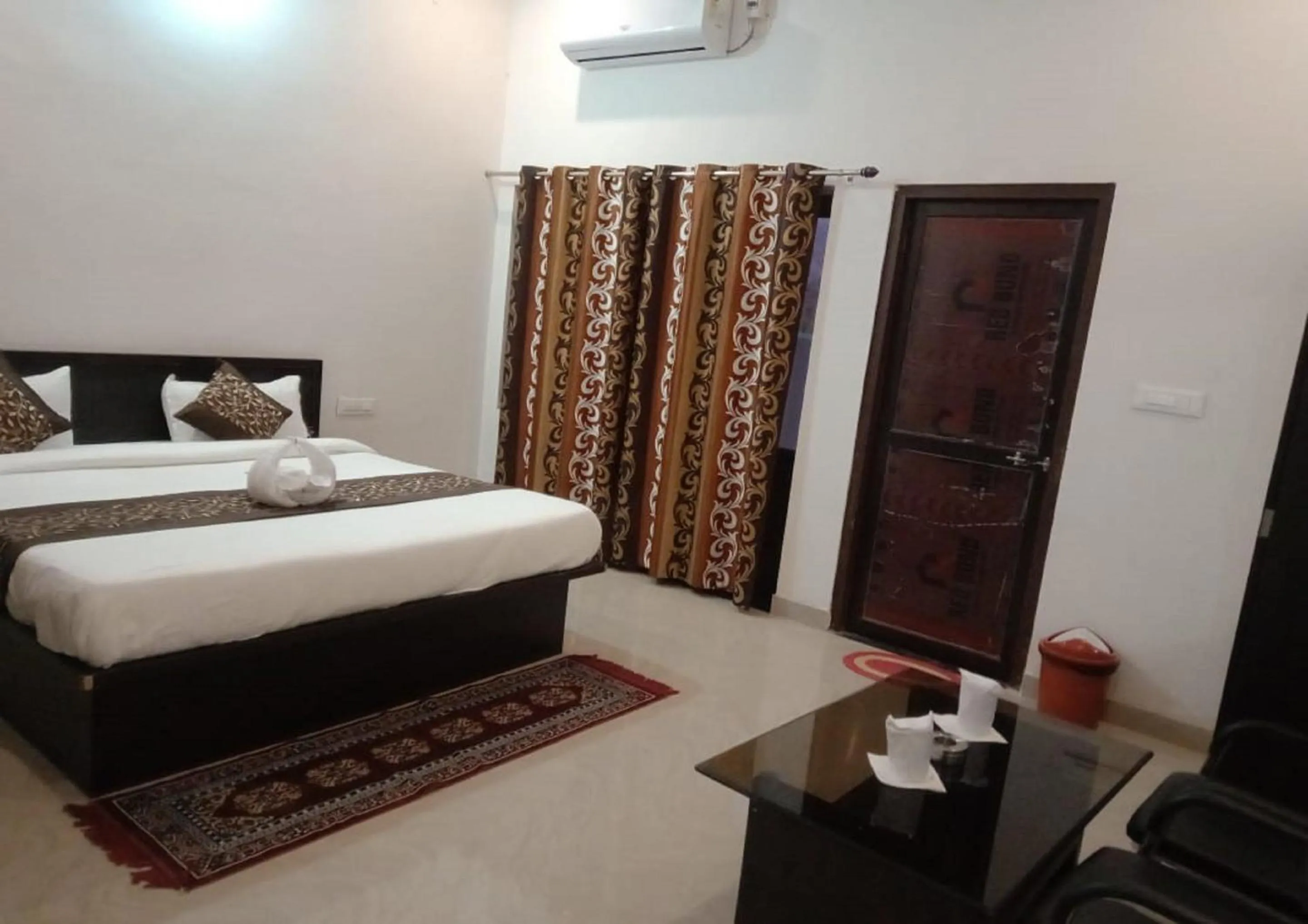 Bed in Siddarth Resort - Mountain View with Pool