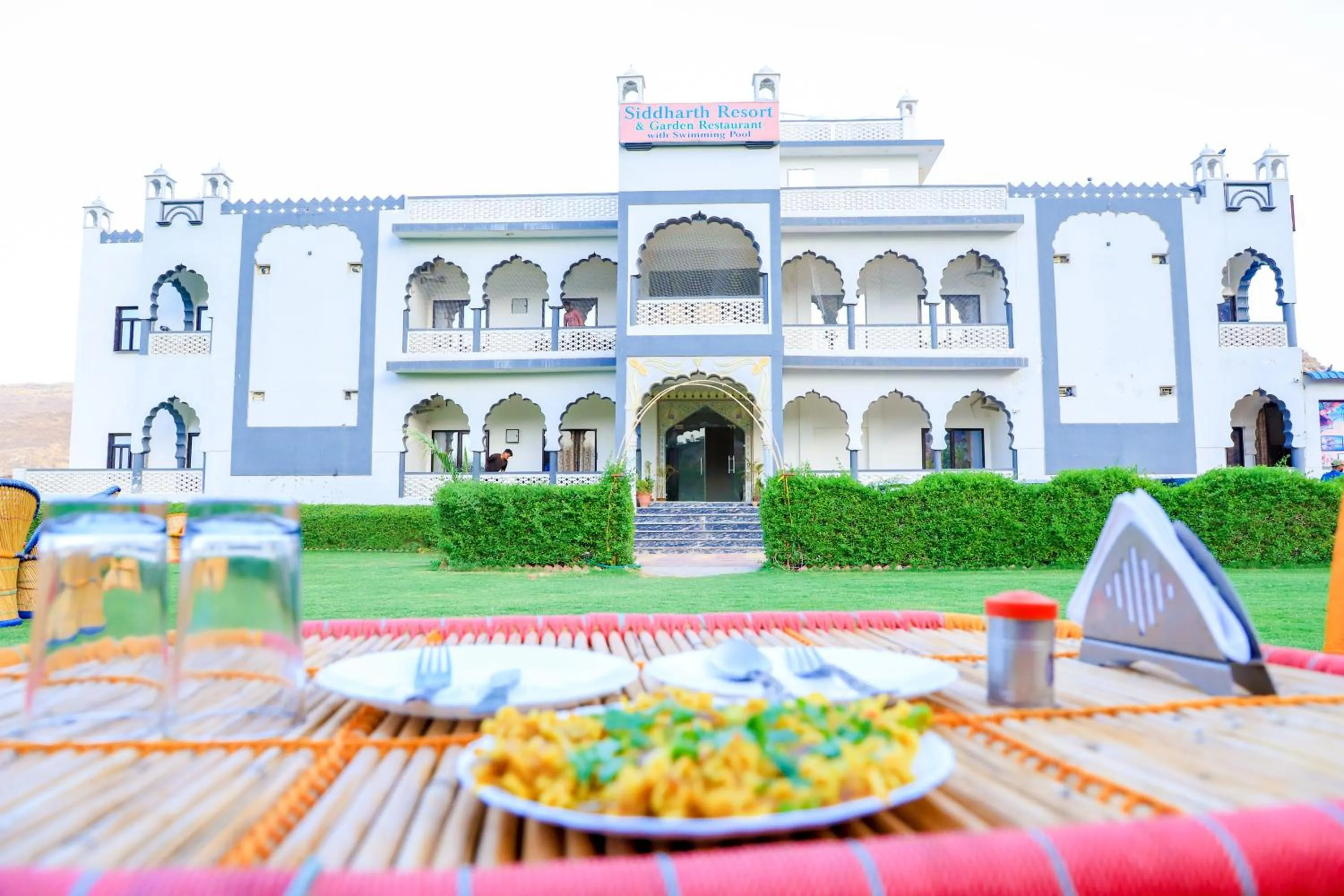 Siddarth Resort - Mountain View with Pool