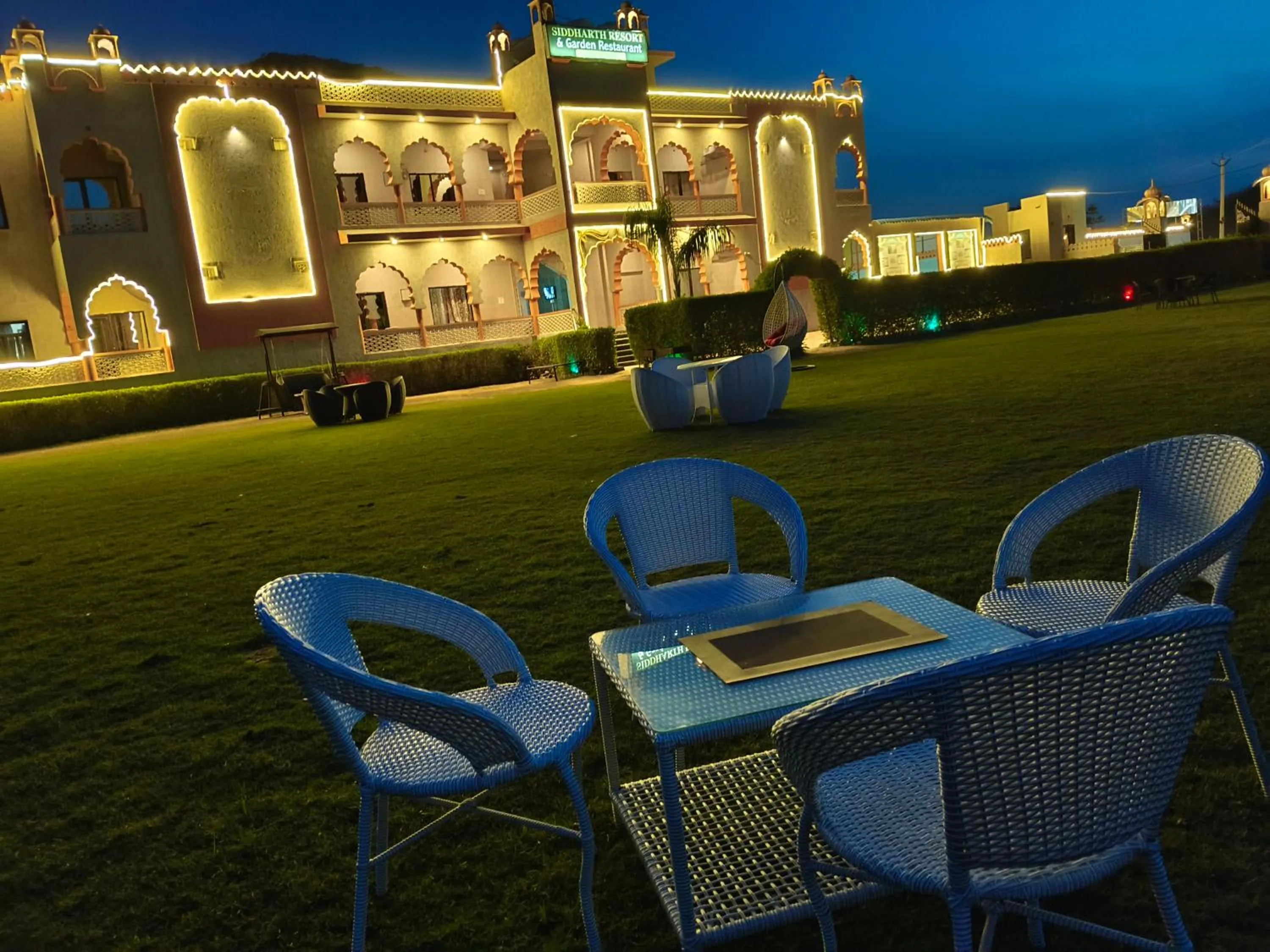 Siddarth Resort - Mountain View with Pool