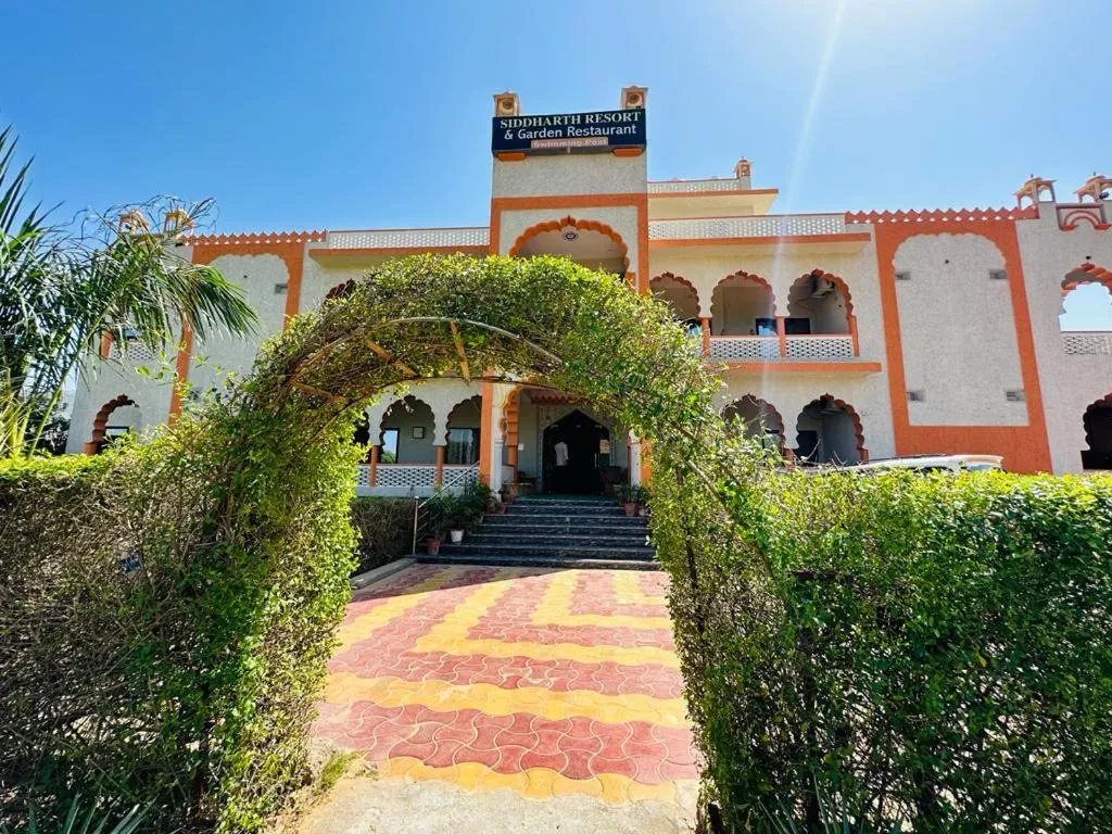 Siddarth Resort - Mountain View with Pool