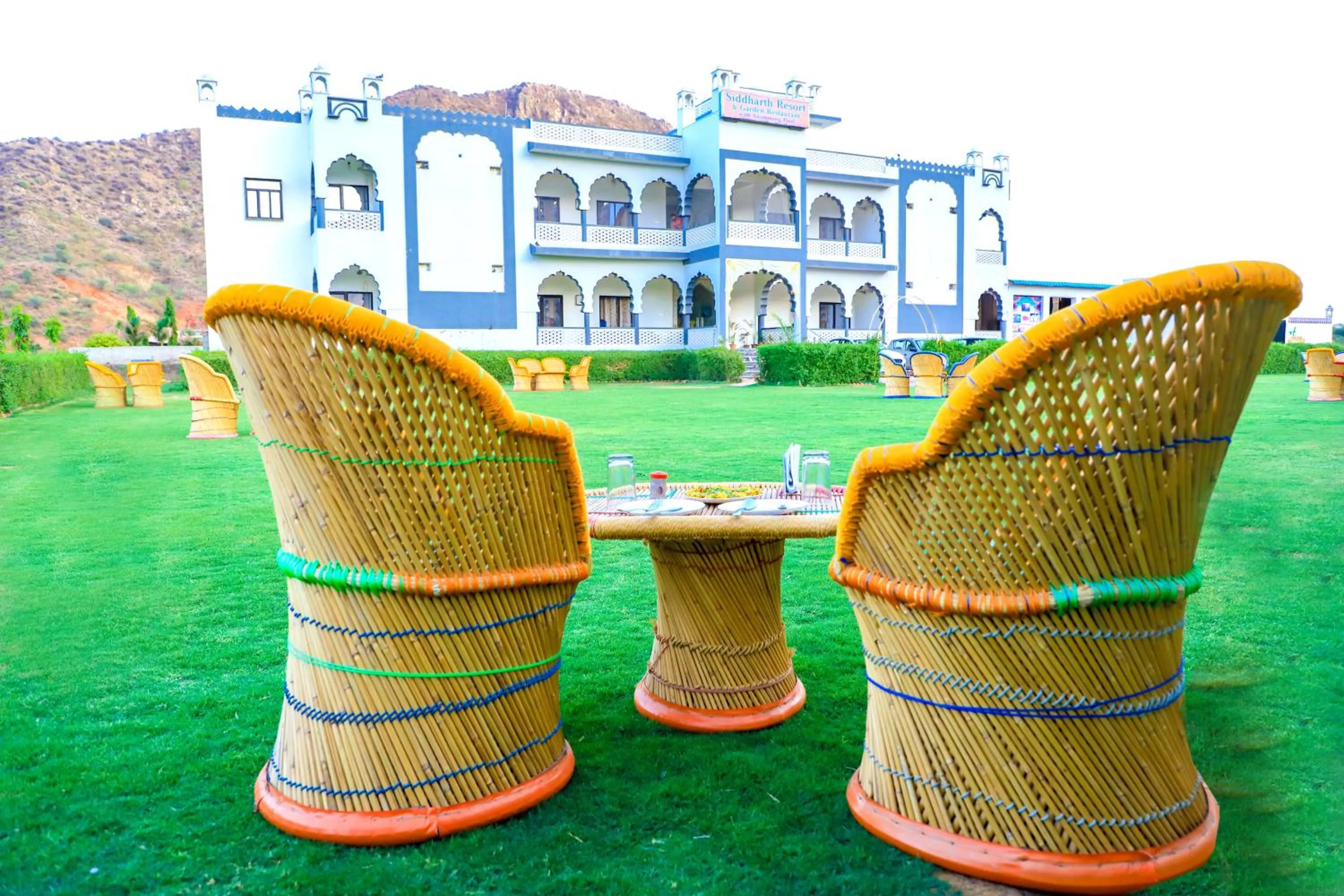 Siddarth Resort - Mountain View with Pool