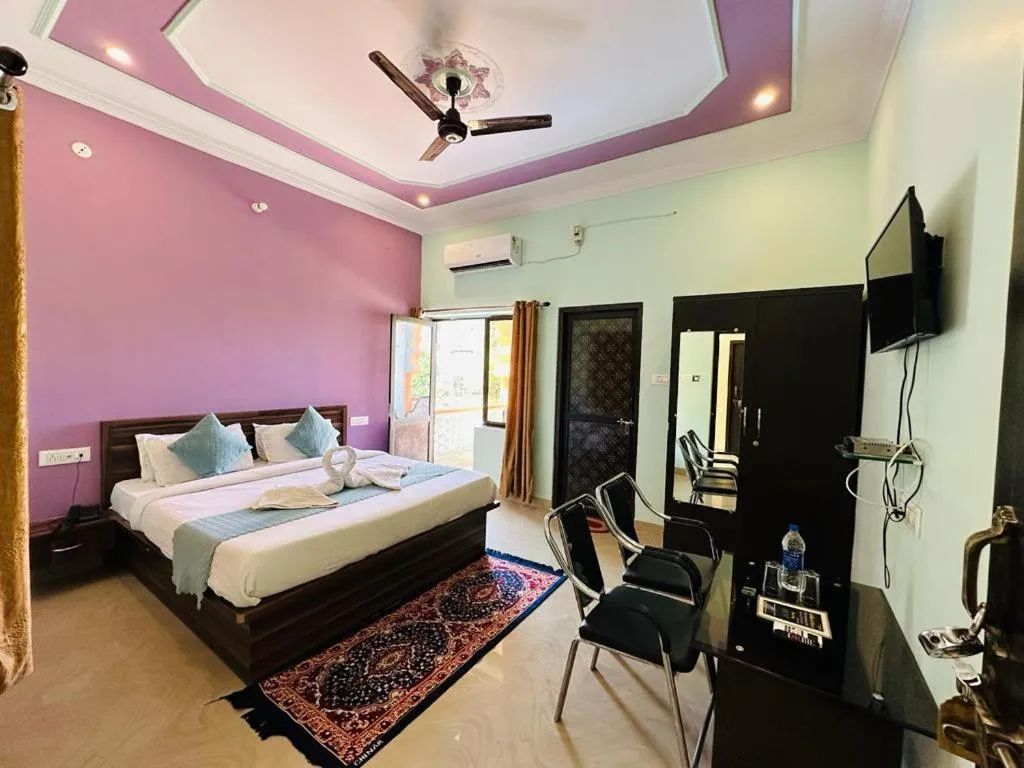 Siddarth Resort - Mountain View with Pool