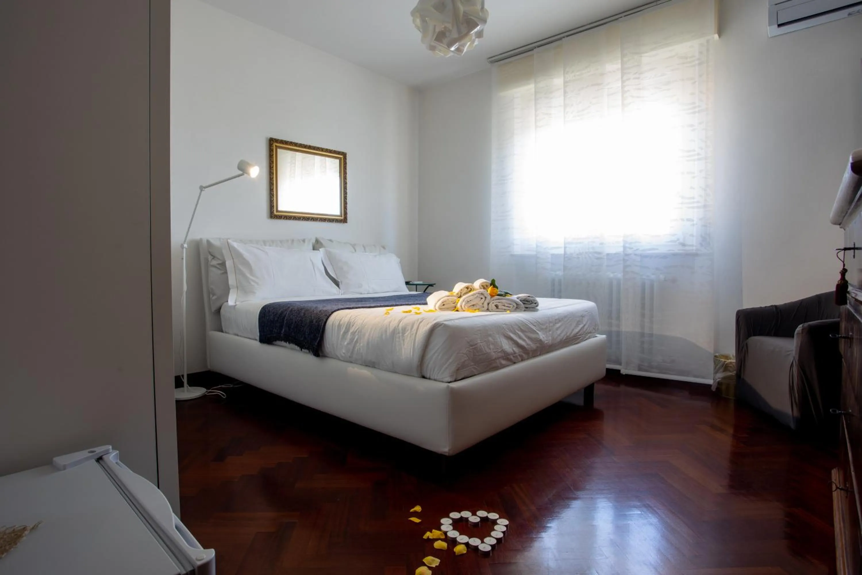 Photo of the whole room, Bed in La Principessa Nera B&B