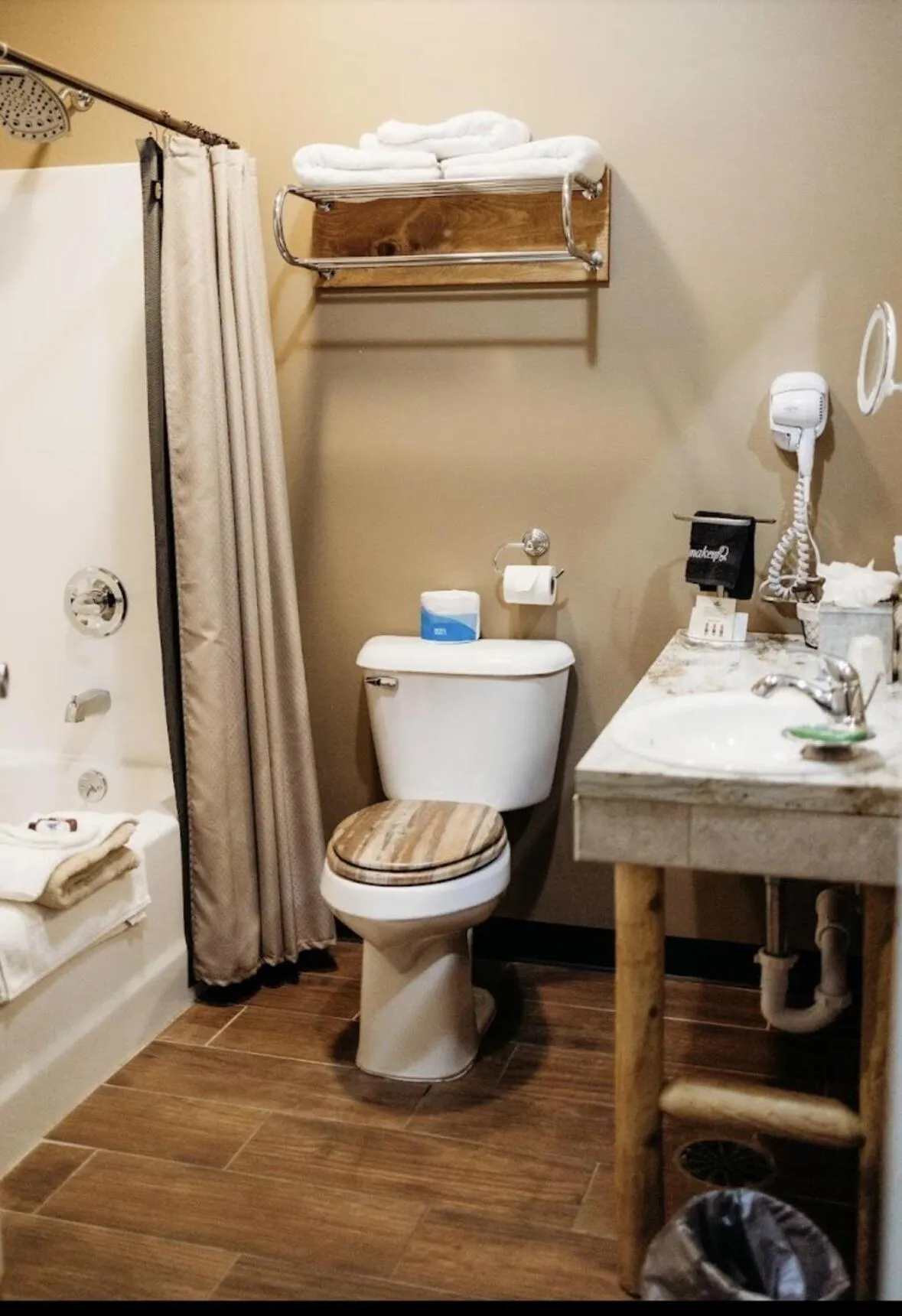 Bathroom in Big Horse Inn and Suites