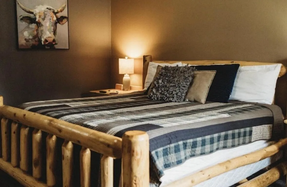 Bedroom, Bed in Big Horse Inn and Suites