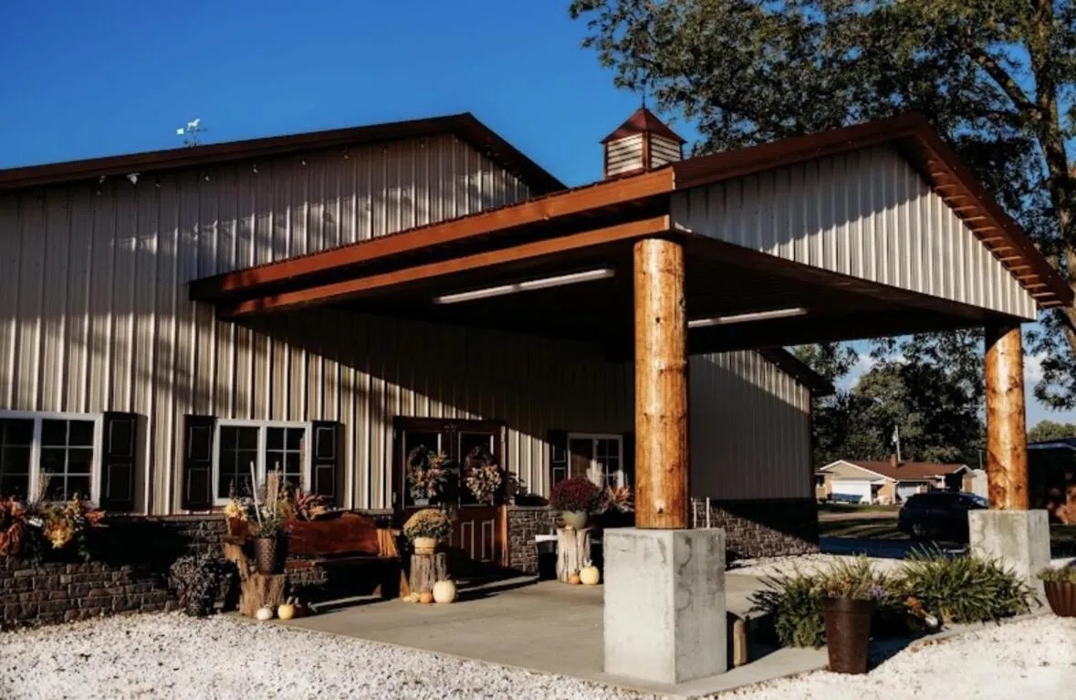 Facade/entrance in Big Horse Inn and Suites