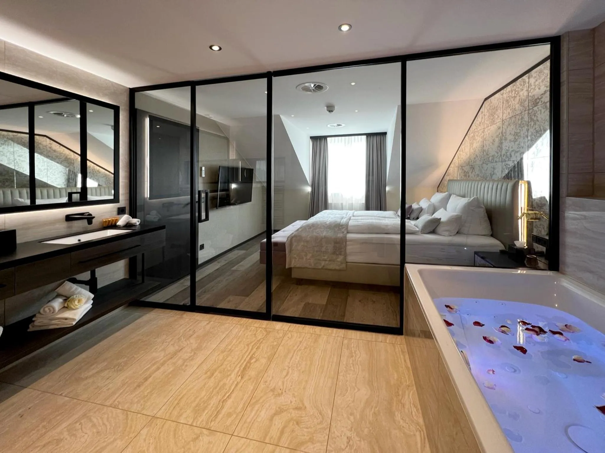 Bathroom, Bed in COURT HOTEL