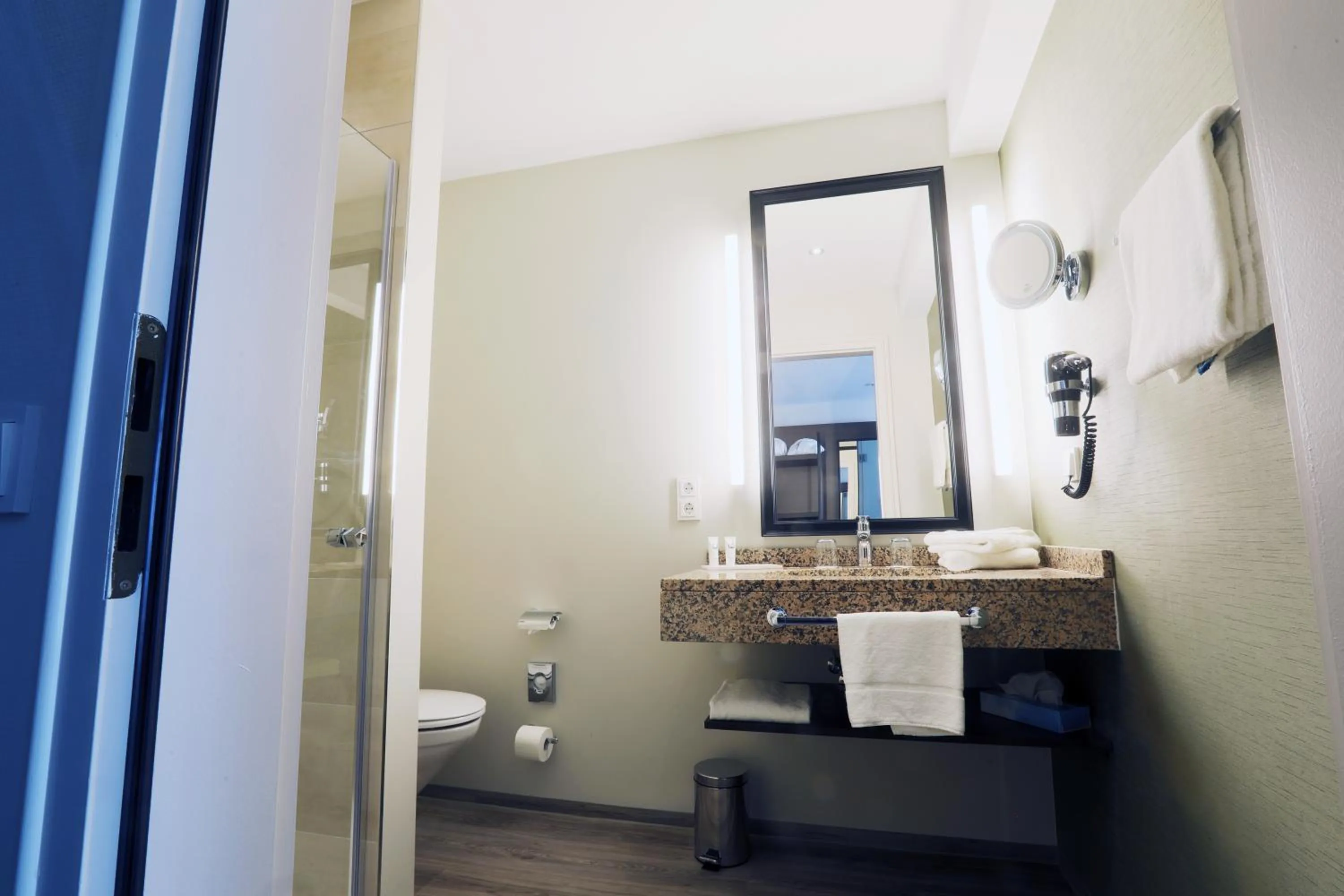 Shower in COURT HOTEL