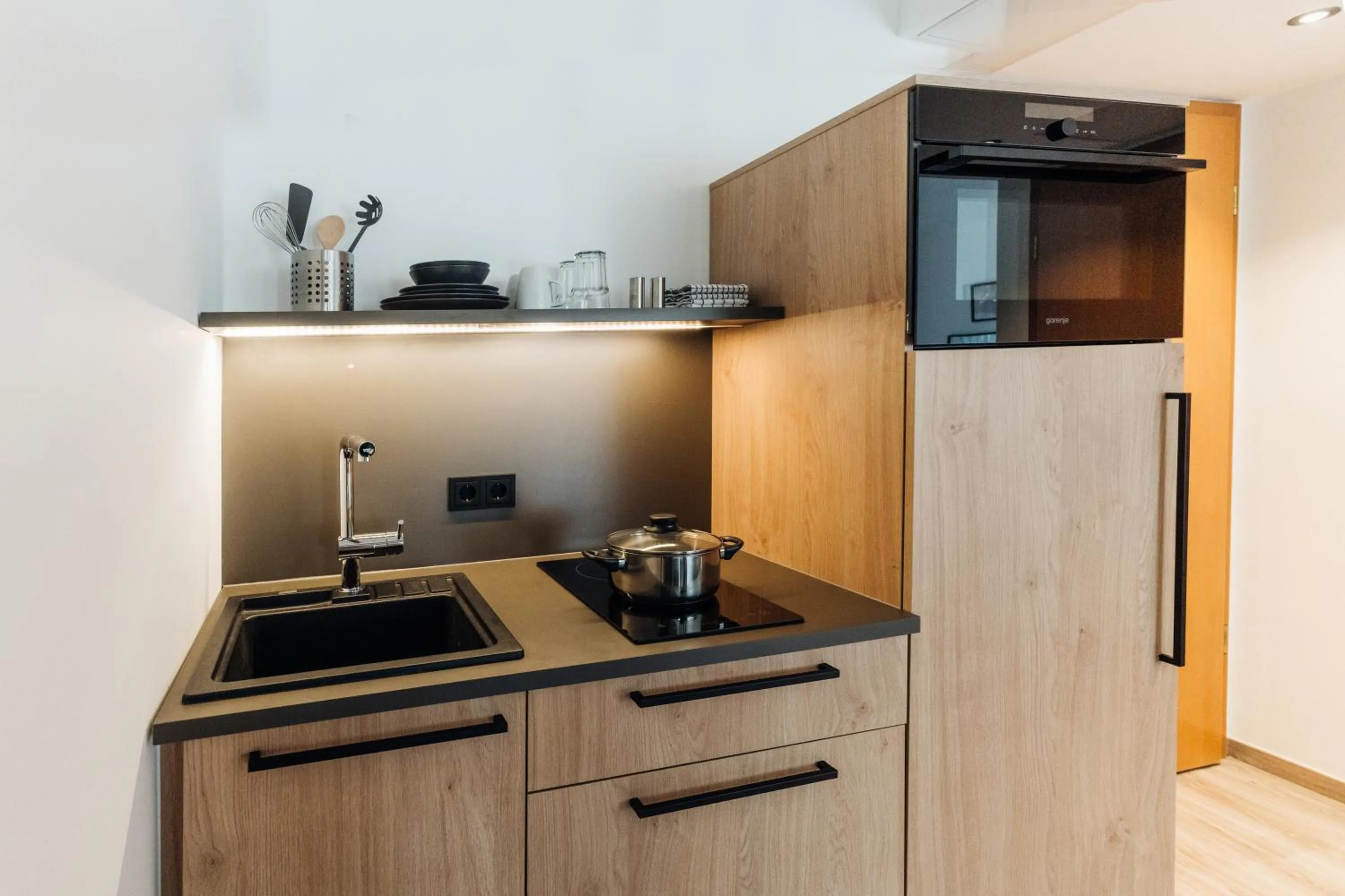 Kitchen or kitchenette in COURT HOTEL