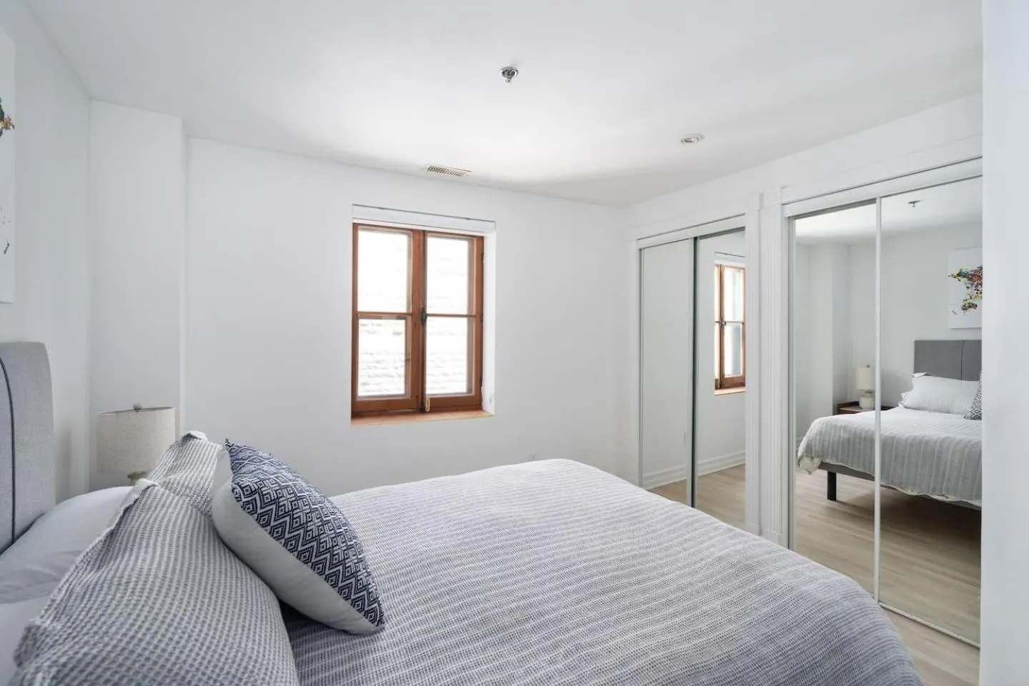 Bed in Le Nomade MTL