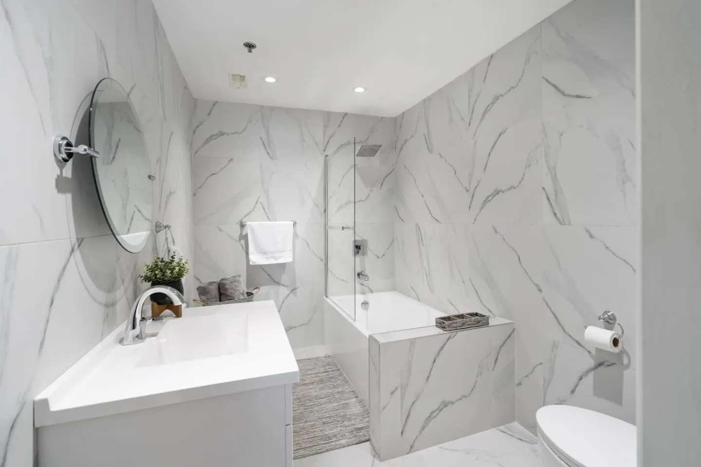 Shower in Le Nomade MTL