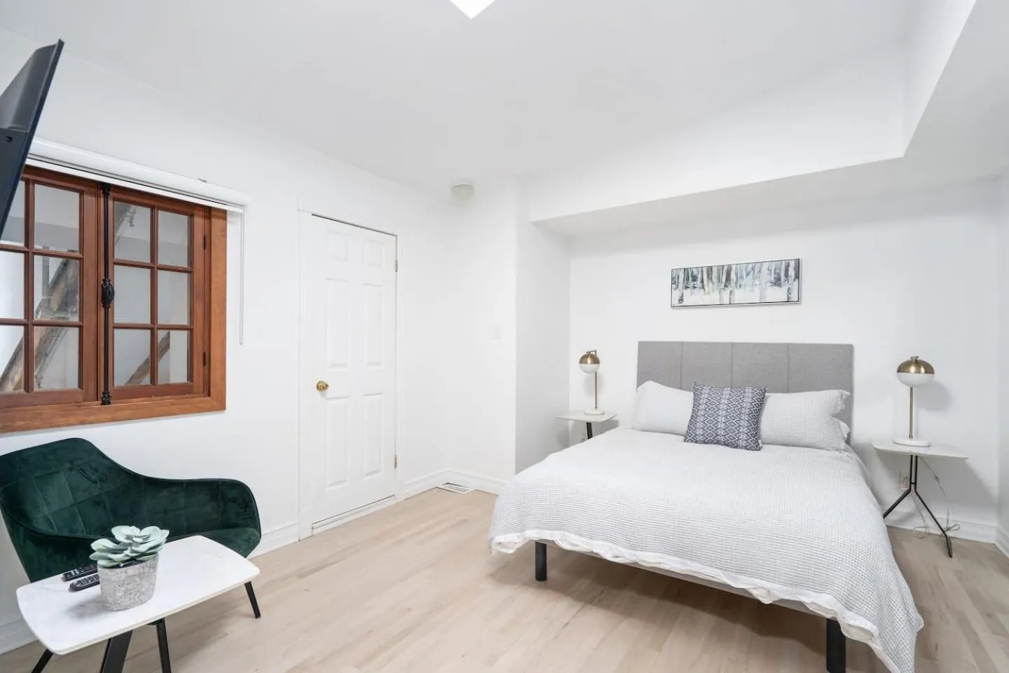 Bed in Le Nomade MTL